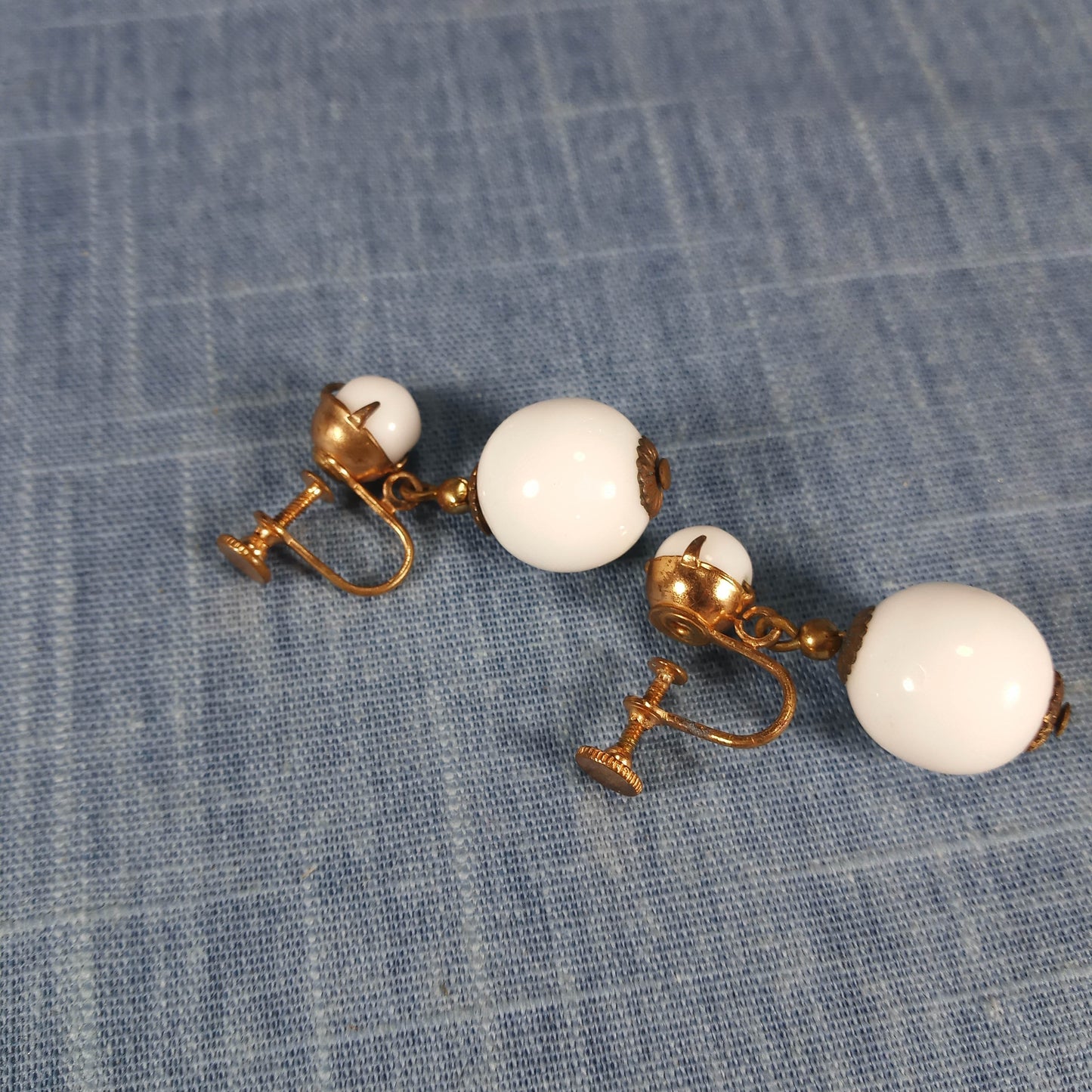 1960s Vintage Dangle Screw Back Earrings with Large and Small White Beads