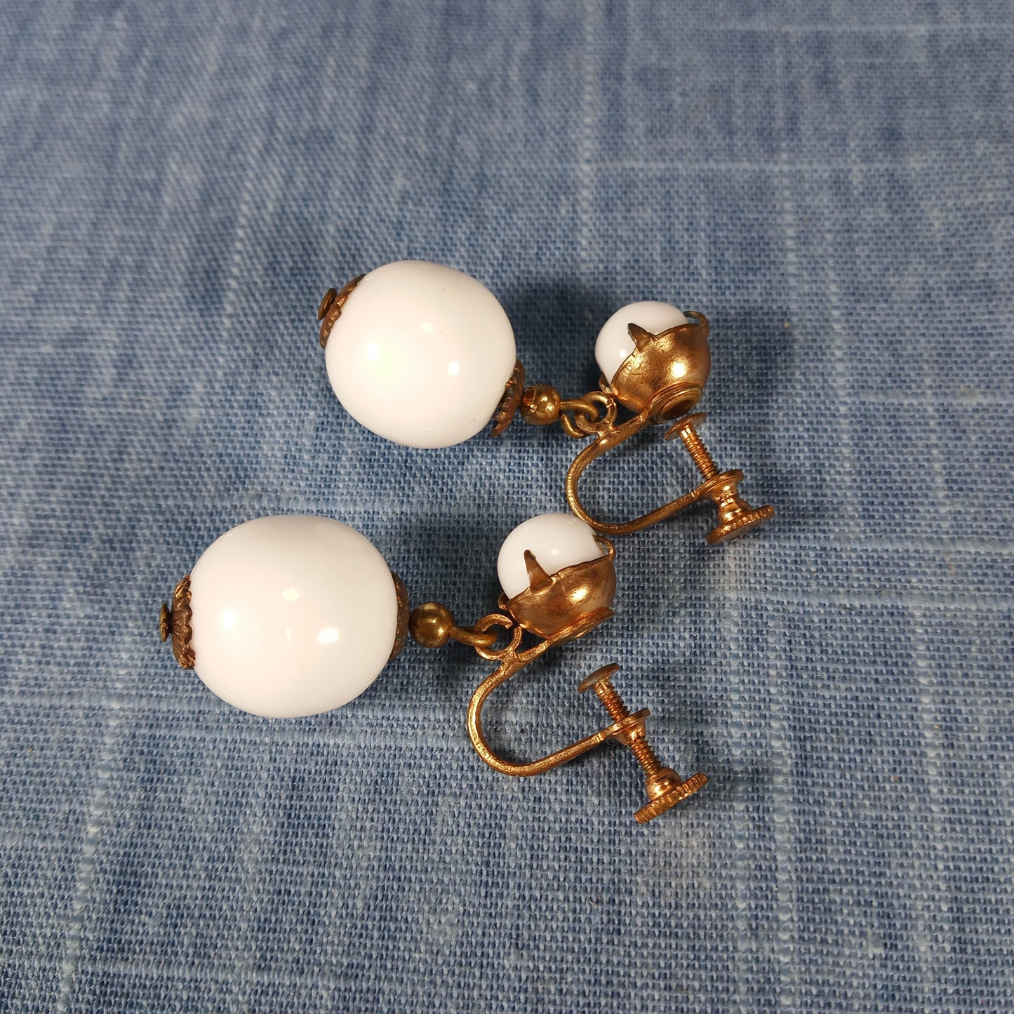 1960s Vintage Dangle Screw Back Earrings with Large and Small White Beads
