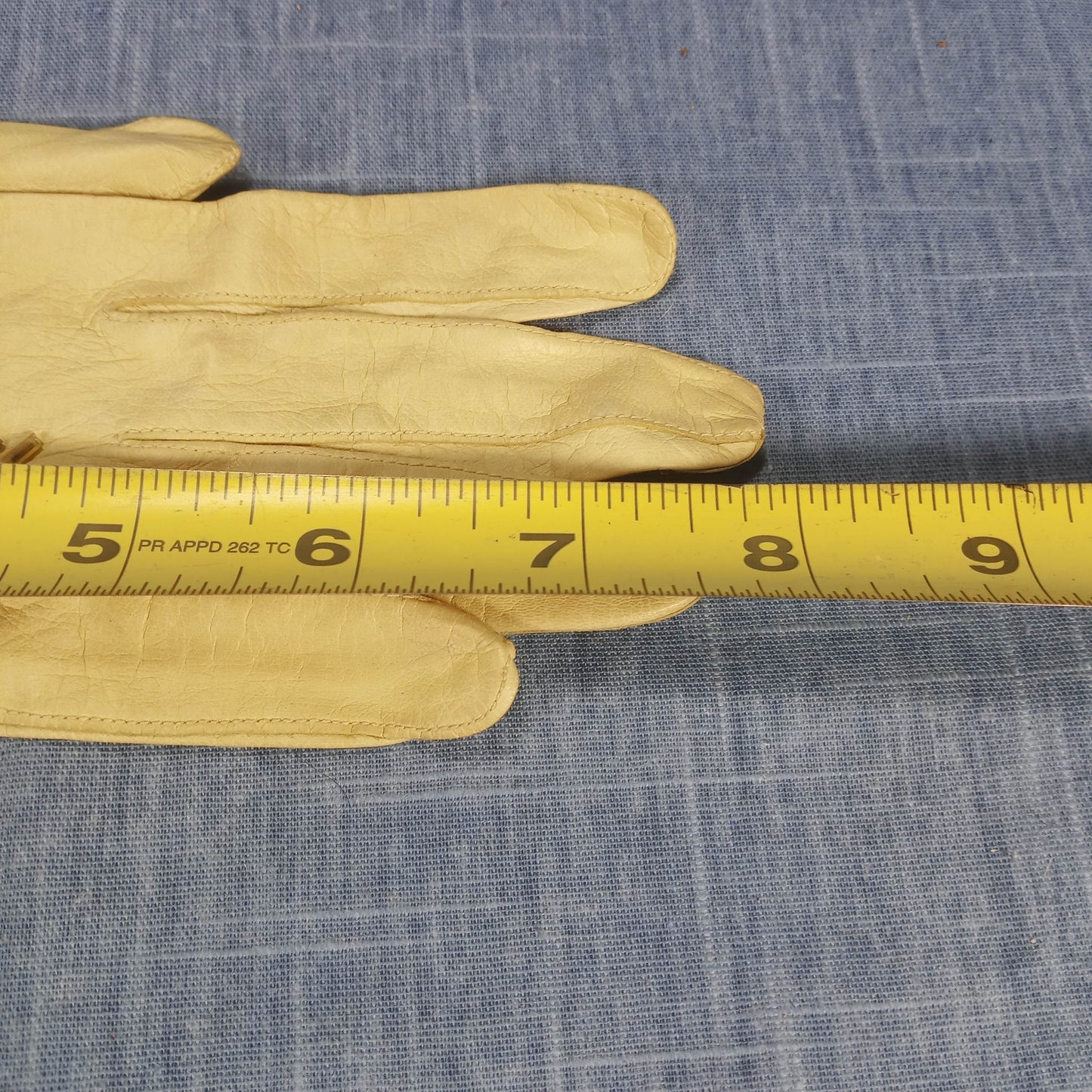 1940s Vintage Pale Yellow Kid Leather Short Gloves with Beads