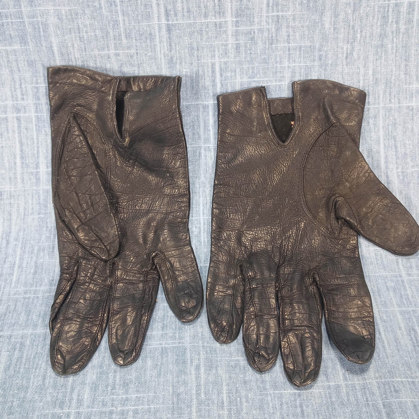1950s Vintage Black Kid Leather Flower Embroidered Short Gloves