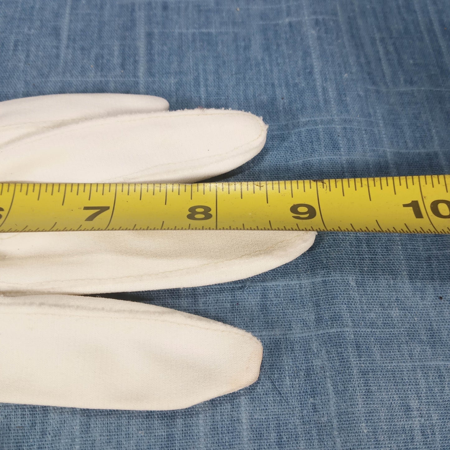 1950s Vintage White Fabric Short Gloves with Embroidered Flower Details