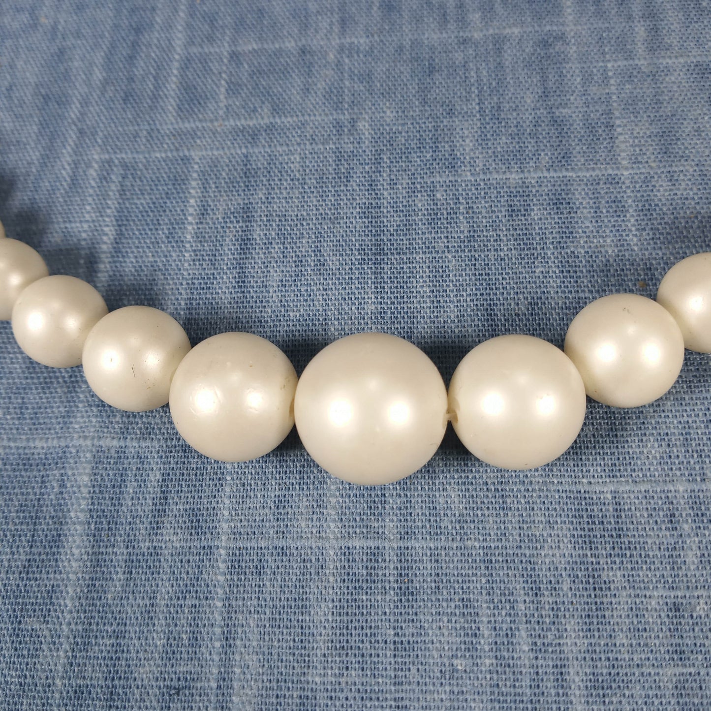 1960s Vintage Necklace with a Single Row of Graduating White Beads