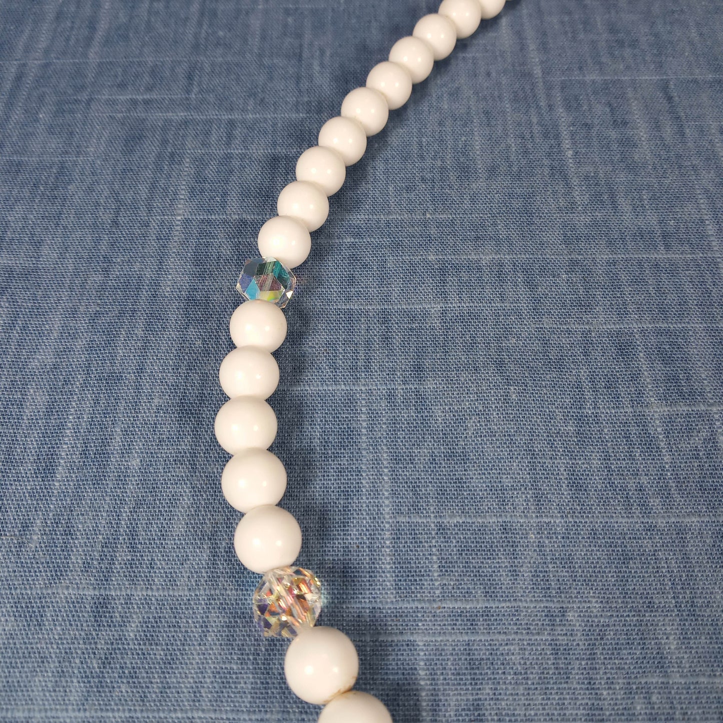 1950s Vintage Necklace with a Single Row of Pearl Beads and 7 Crystals