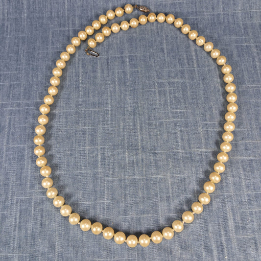1950s Vintage Necklace with a Single Strand of Cream Pearl Beads