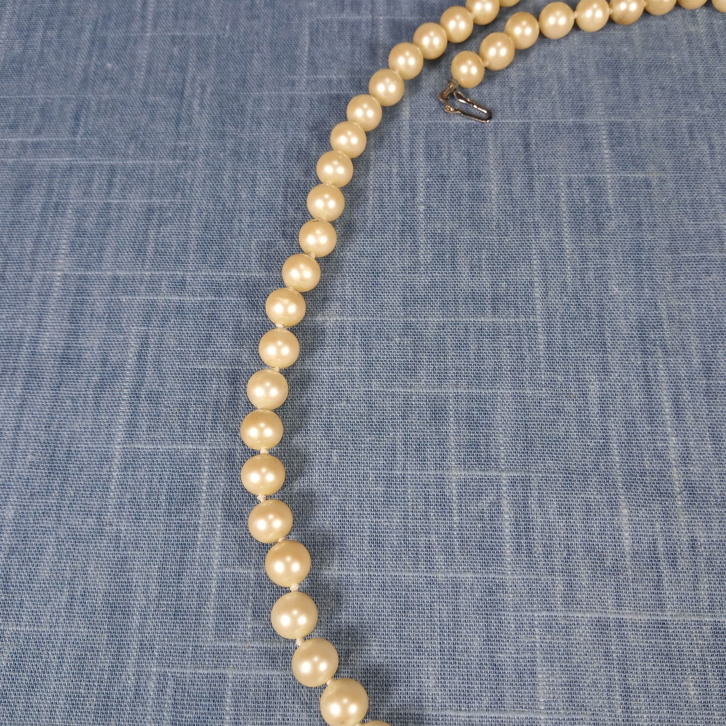 1950s Vintage Necklace with a Single Strand of Cream Pearl Beads
