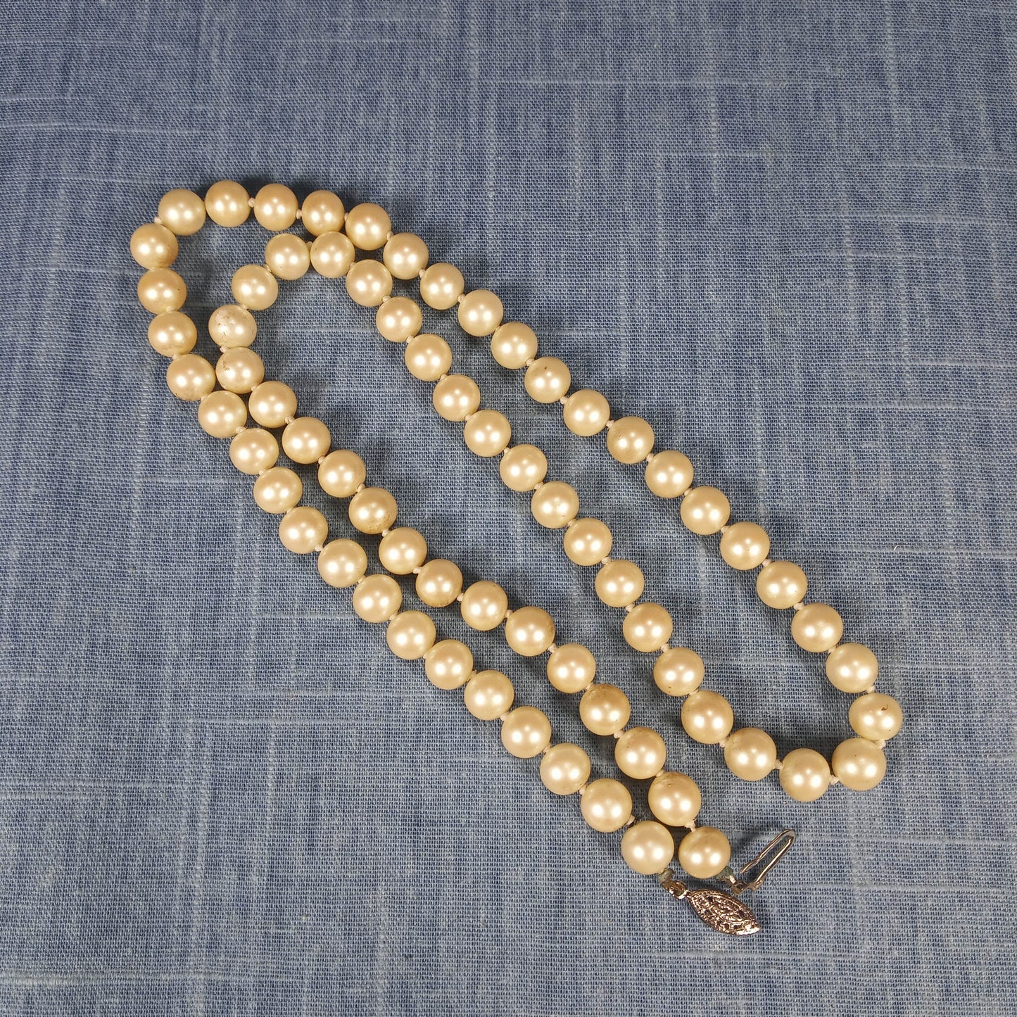 1950s Vintage Necklace with a Single Strand of Cream Pearl Beads