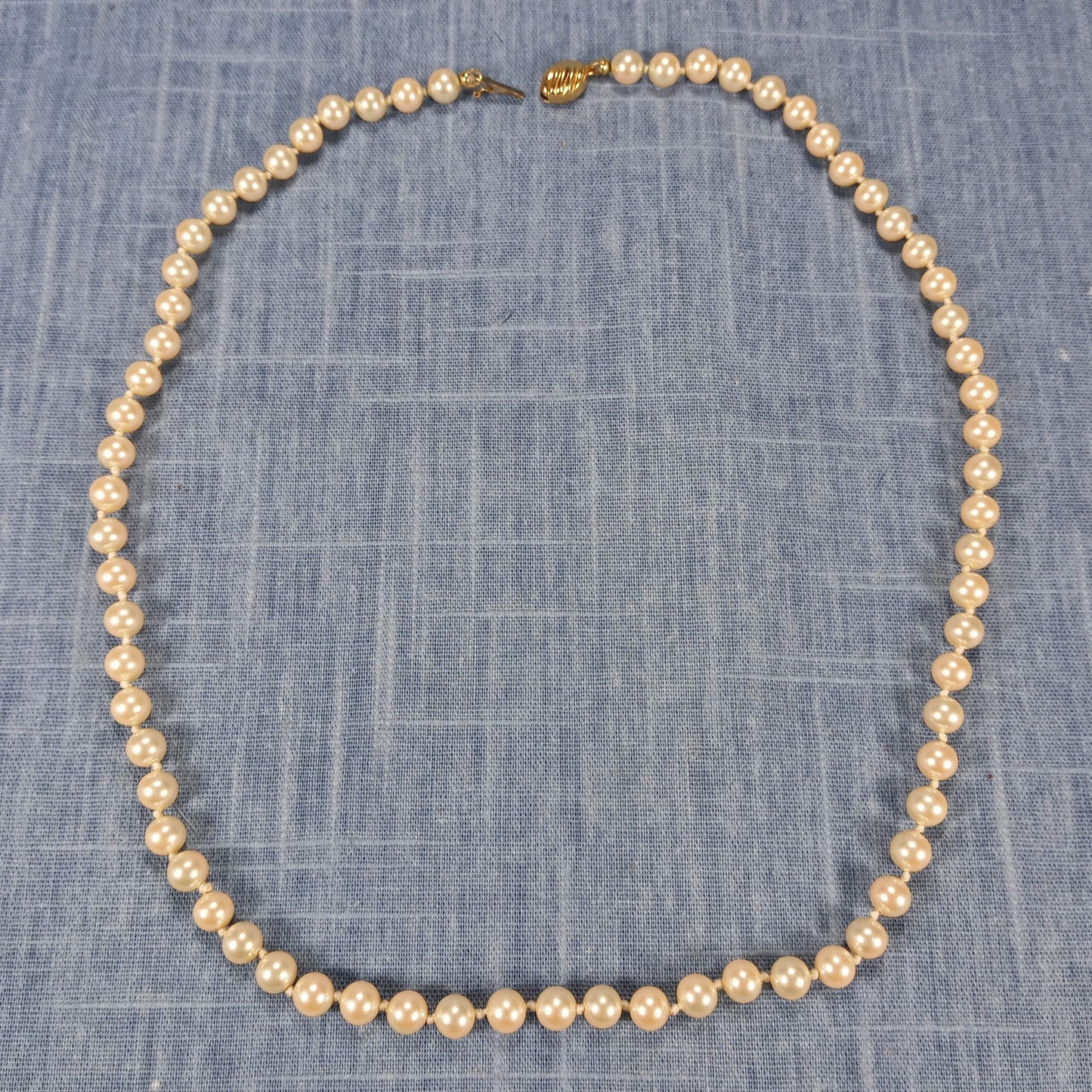 1950s Vintage Necklace with a Single String of Pearl Beads