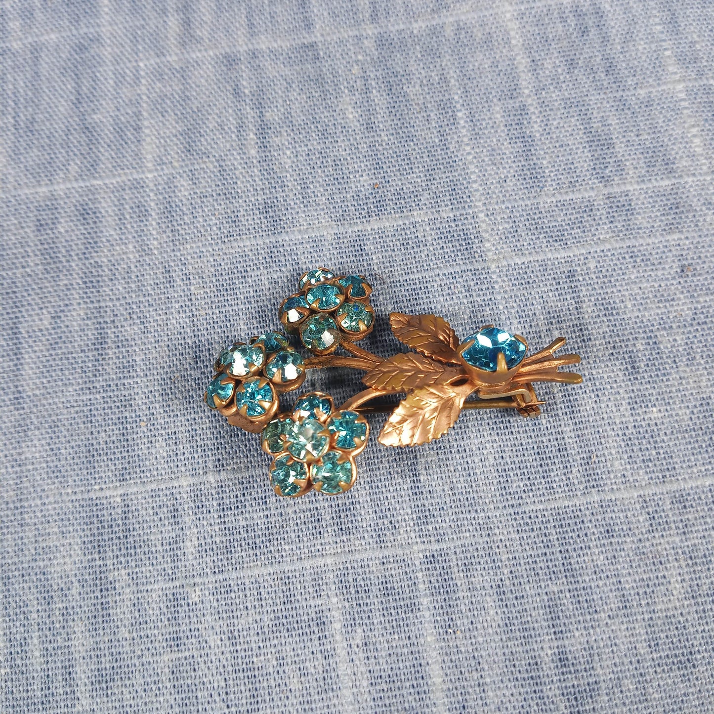 1940s Vintage Pin with Aqua Blue Rhinestones in a Budding Flower Pattern