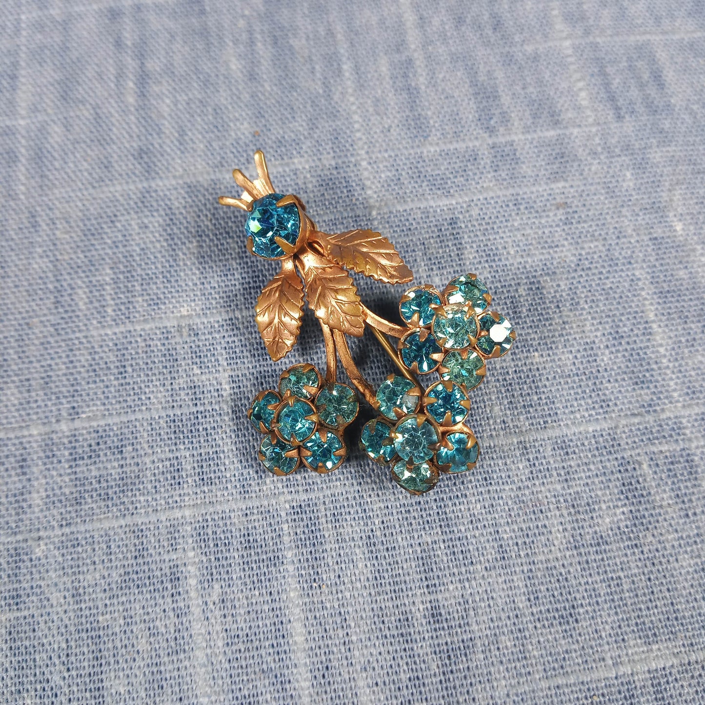1940s Vintage Pin with Aqua Blue Rhinestones in a Budding Flower Pattern