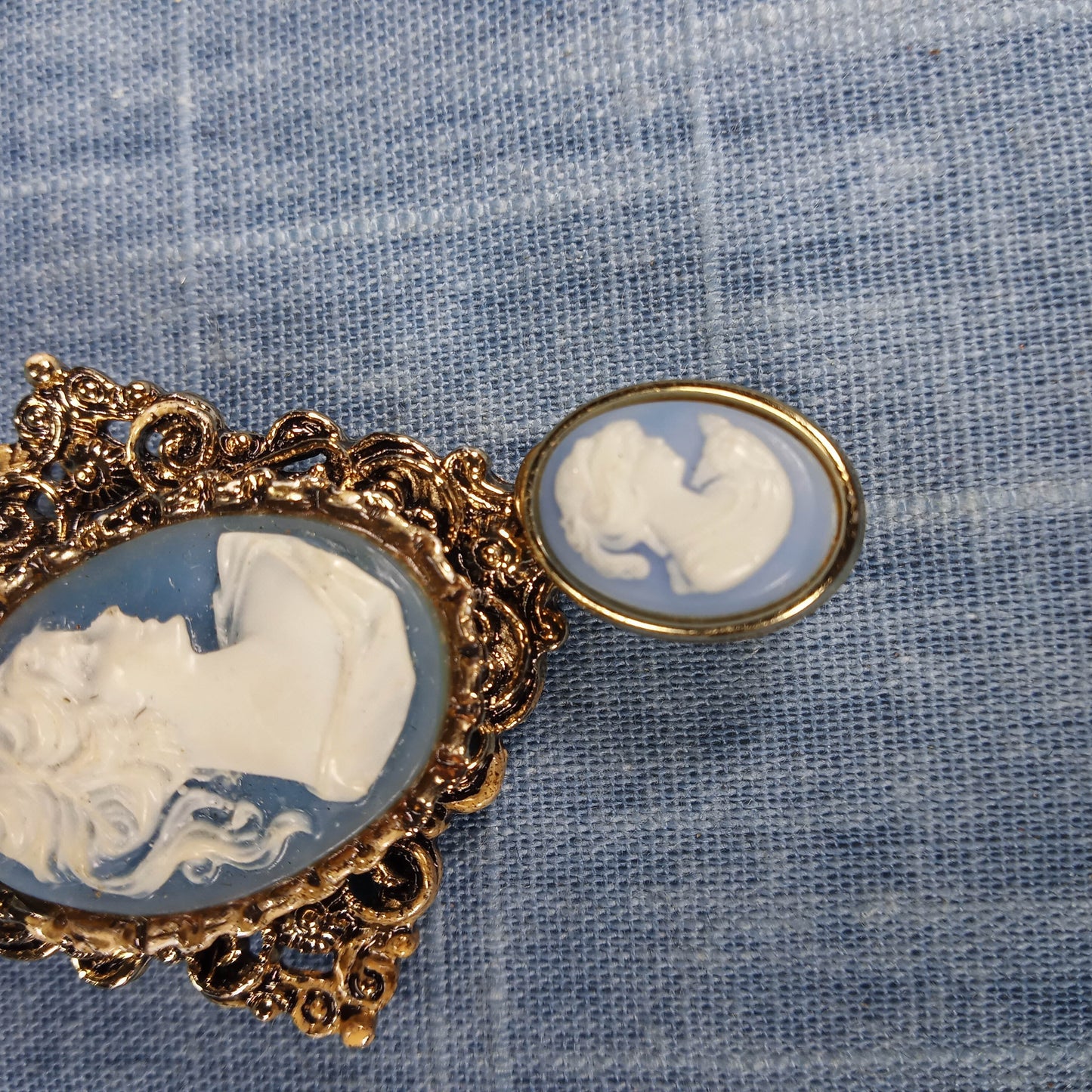 1960s Vintage Cameo Matching Brooch and Earrings: White on Blue in a Gold Tone Frame