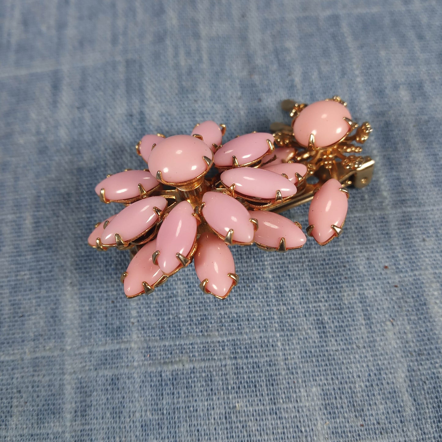 1950s Vintage Jewelry Set: Matching Pair of Earrings and Brooch w Pink Beads