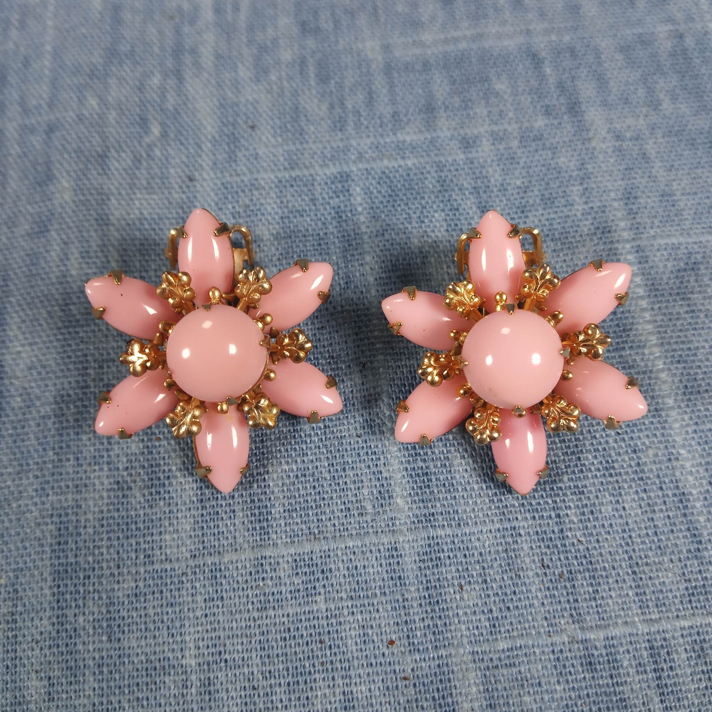 1950s Vintage Jewelry Set: Matching Pair of Earrings and Brooch w Pink Beads