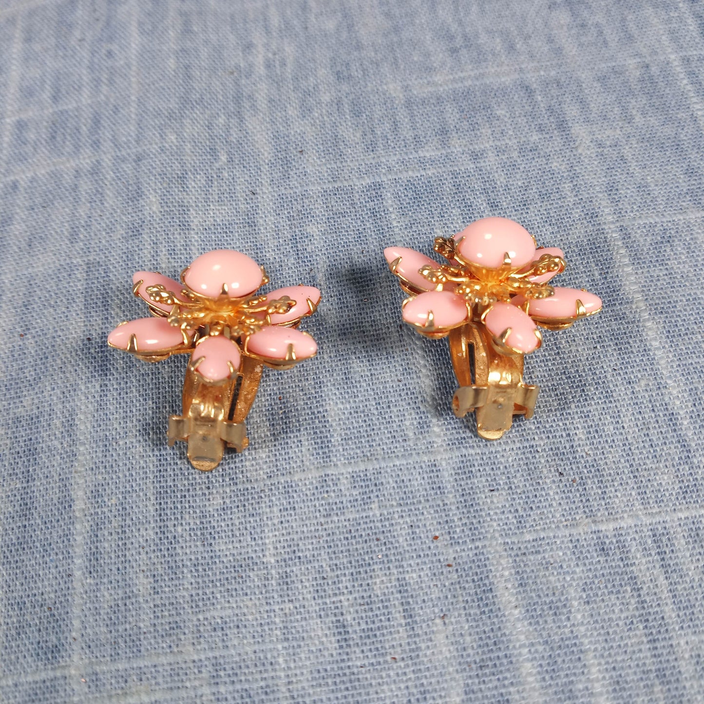 1950s Vintage Jewelry Set: Matching Pair of Earrings and Brooch w Pink Beads