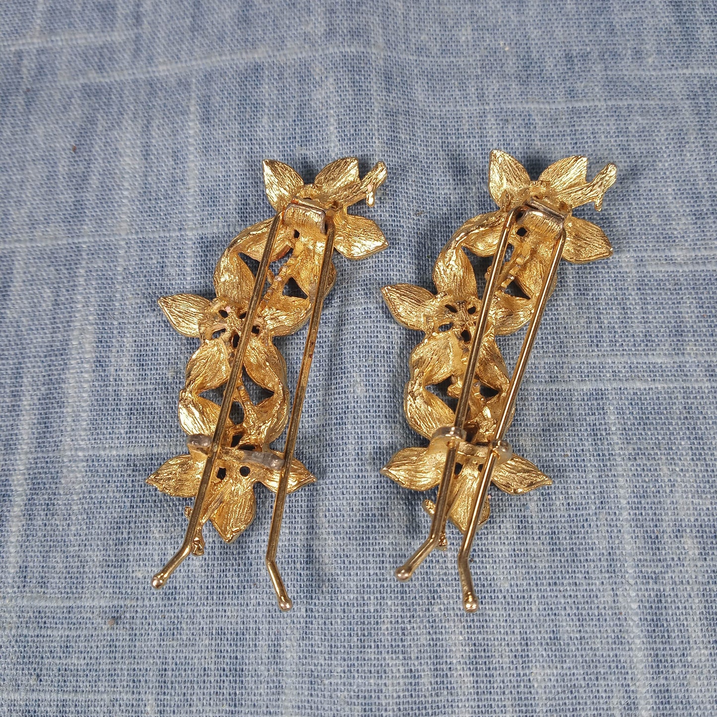 1960s Vintage Flower Hairpins in a Matching Set: White and Red Enamel