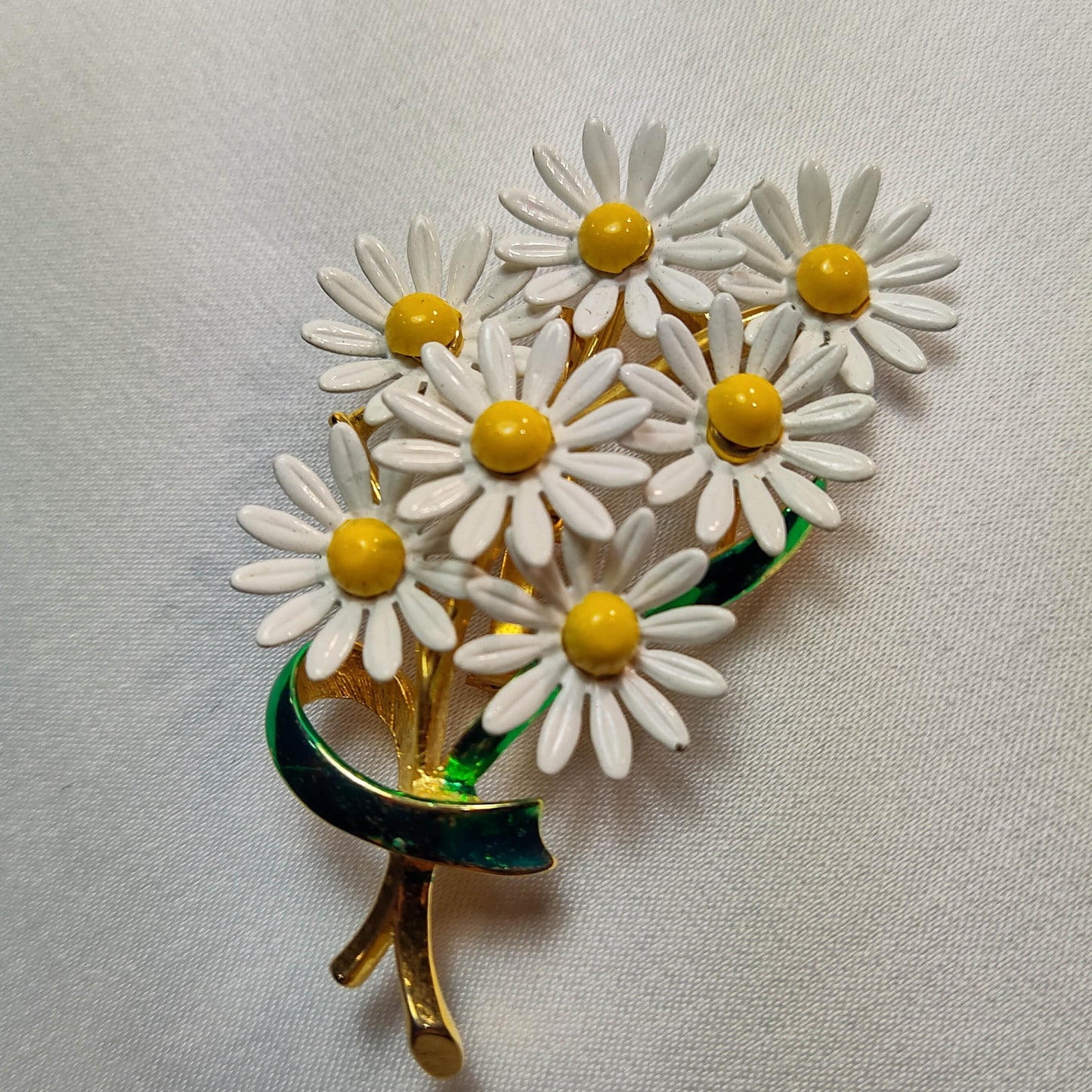 1950's Green and White Enamel Daisy Pin