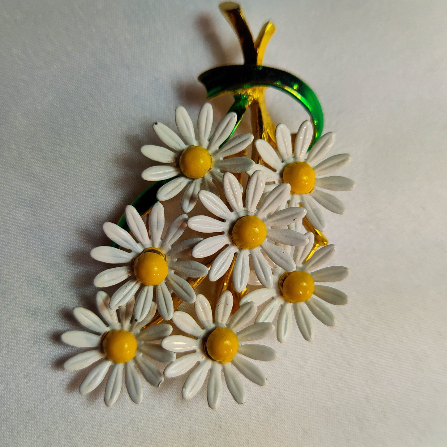 1950's Green and White Enamel Daisy Pin