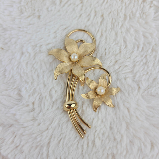 1950's Gold Metal Flower Spray Pin with Real Pearls