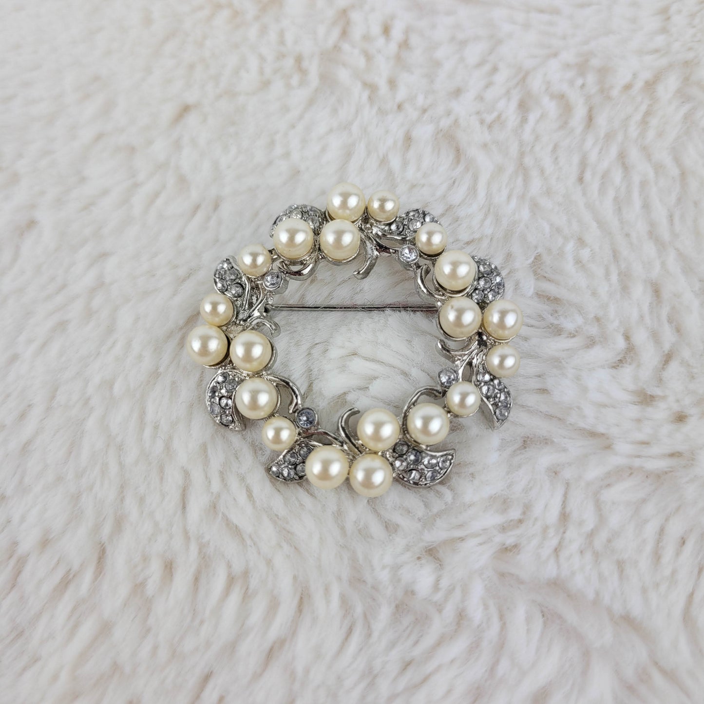 1950's Pearl and Clear Rhinestone Circle Pin