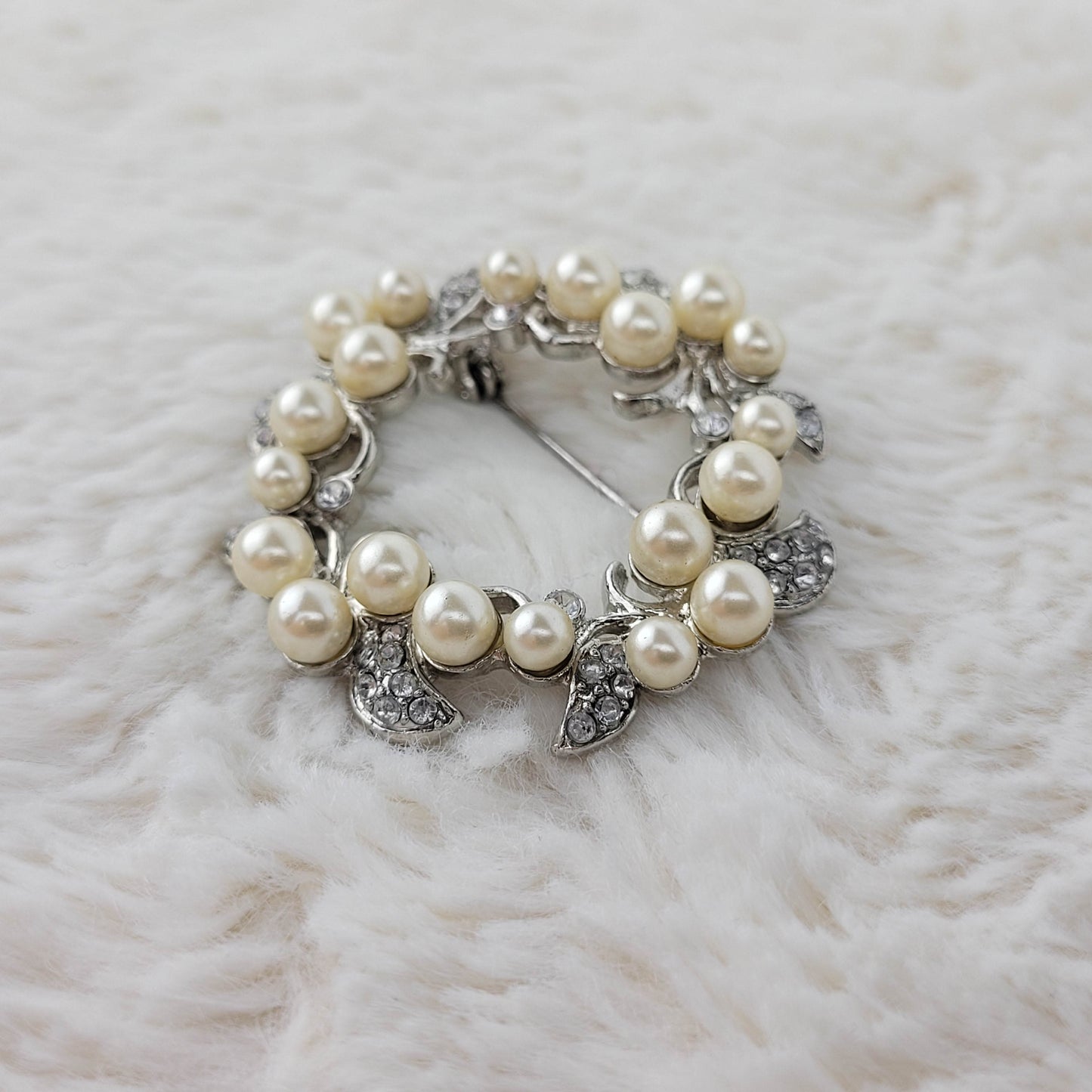 1950's Pearl and Clear Rhinestone Circle Pin