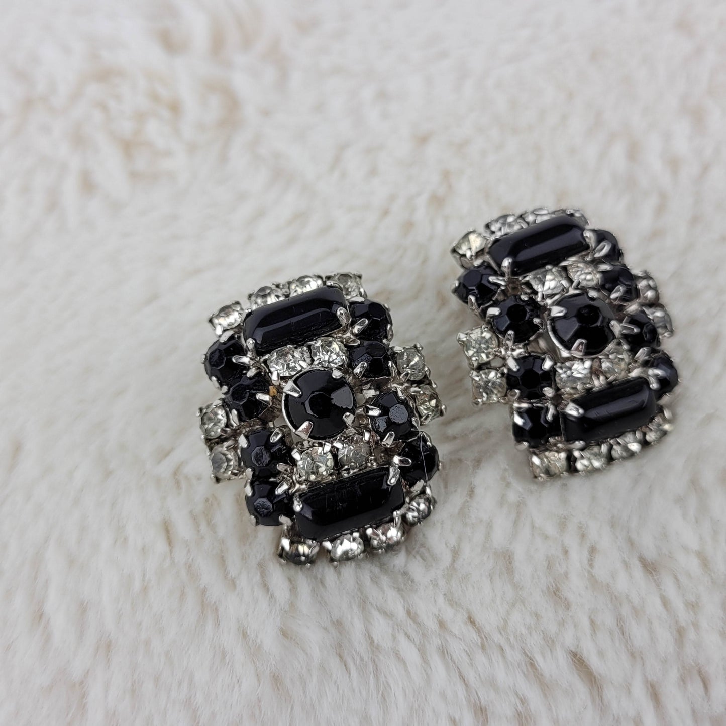 1940's Clear and Black Rhinestone Cluster Screwback Earrings