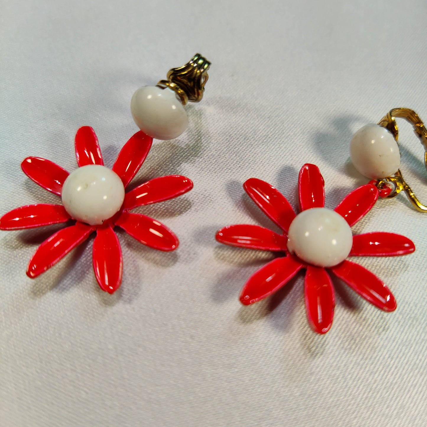 1960's Red and White Enamel Daisy Dangle Clip Earrings