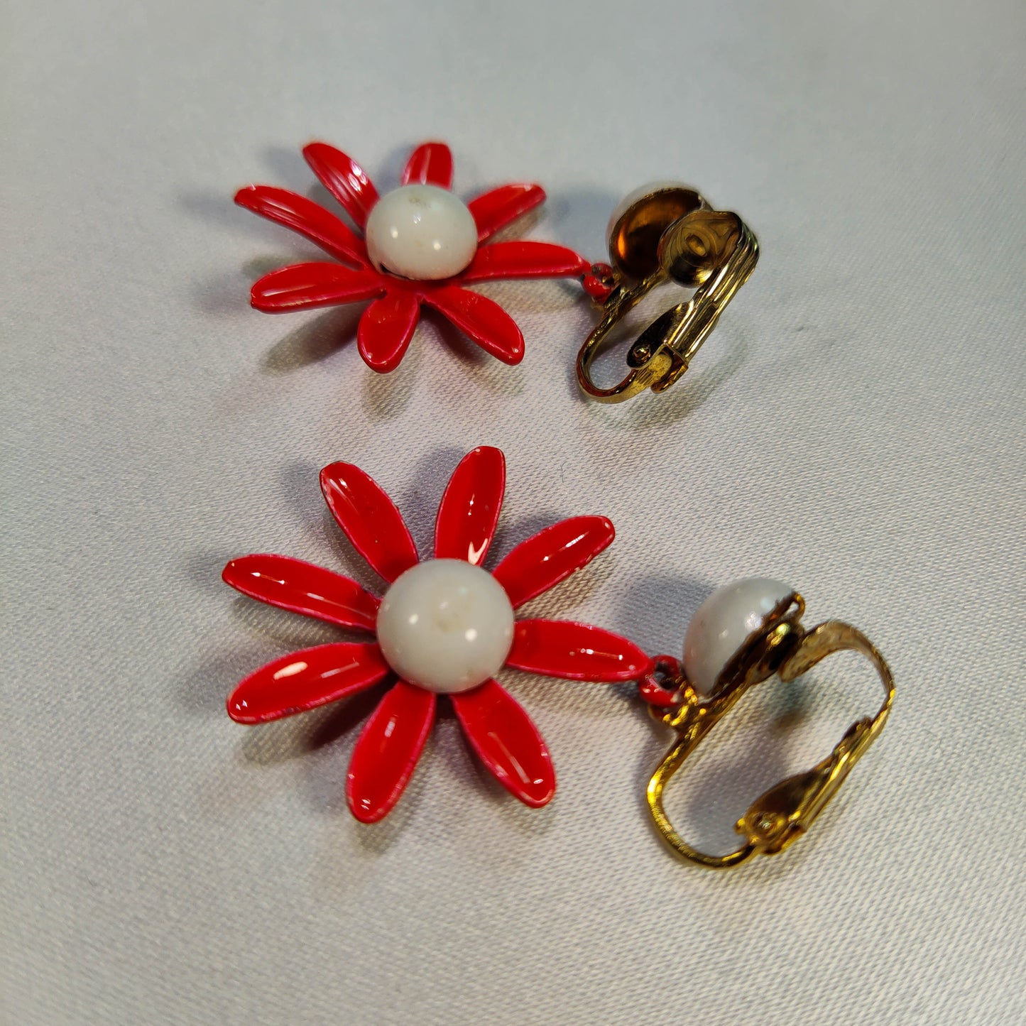 1960's Red and White Enamel Daisy Dangle Clip Earrings