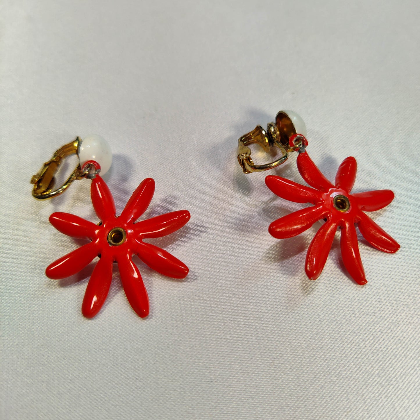 1960's Red and White Enamel Daisy Dangle Clip Earrings