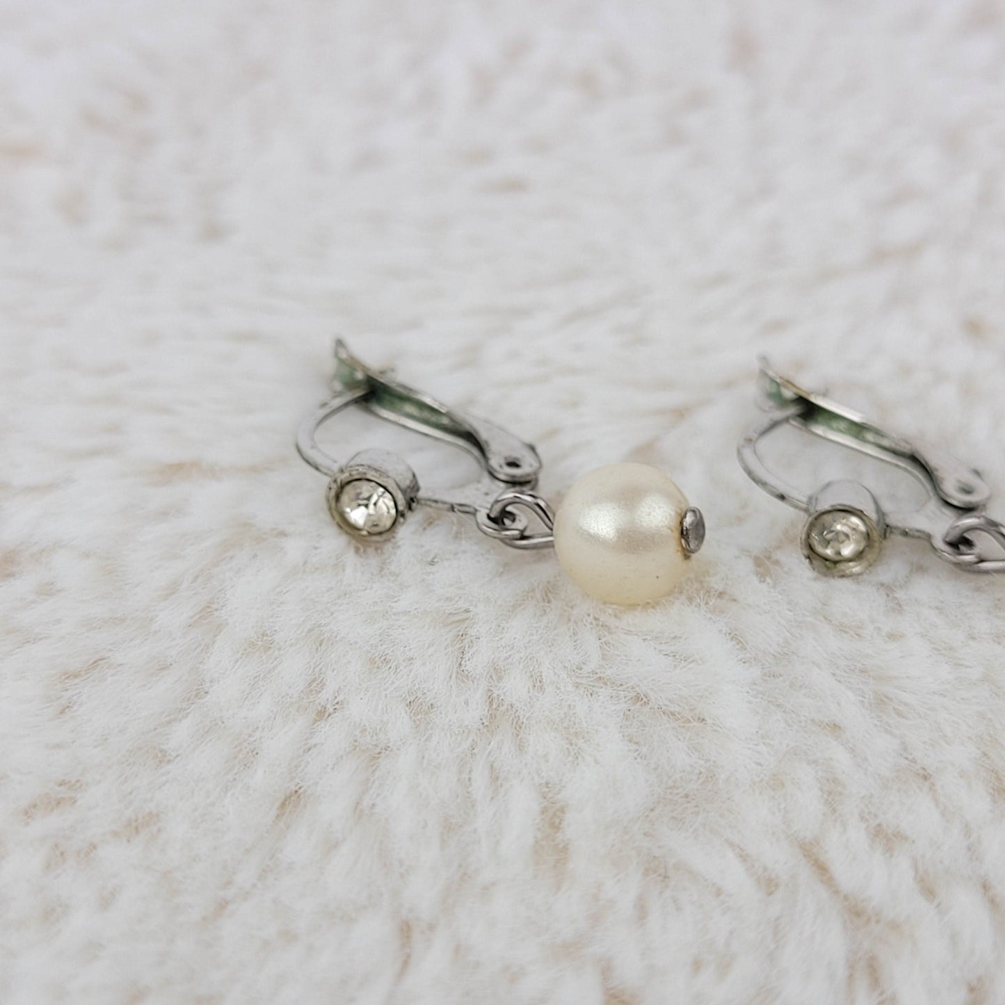 1940's Single Pearl Drop Hook Earrings