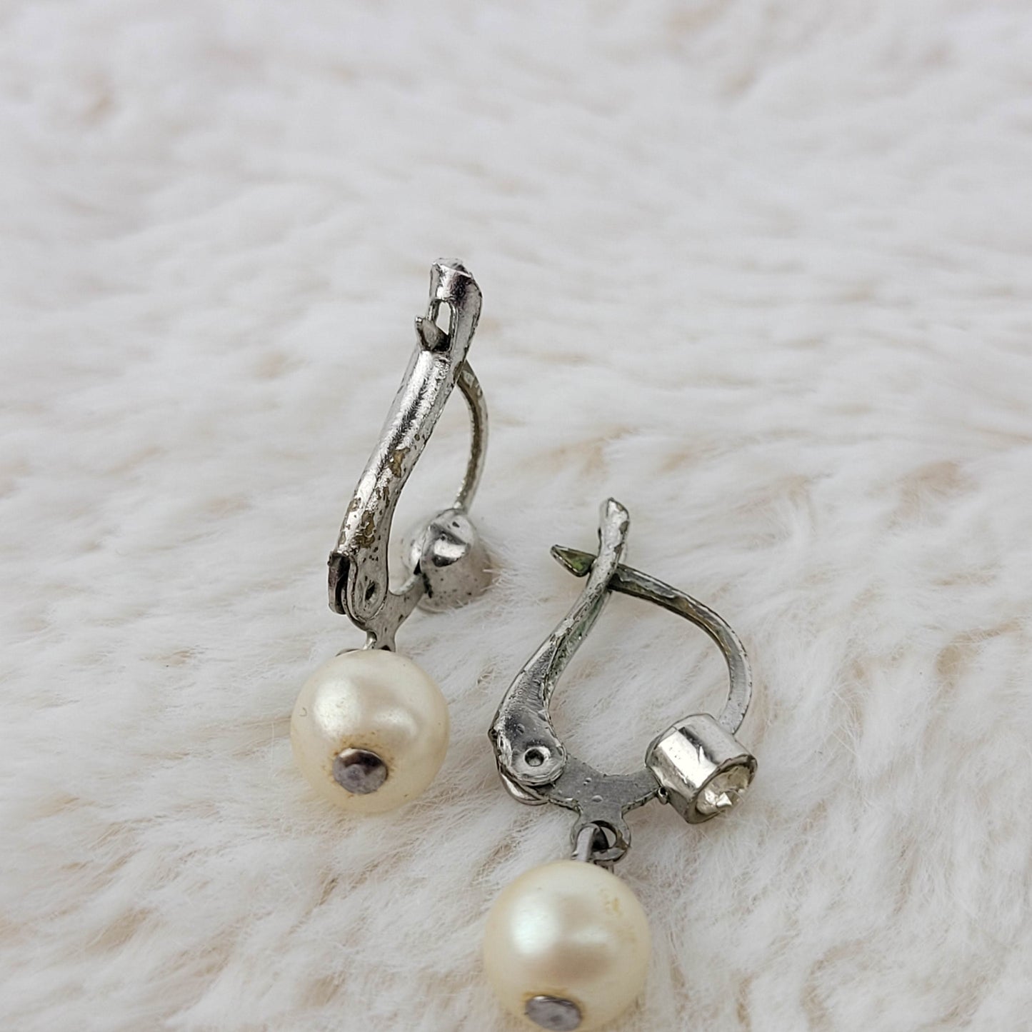 1940's Single Pearl Drop Hook Earrings