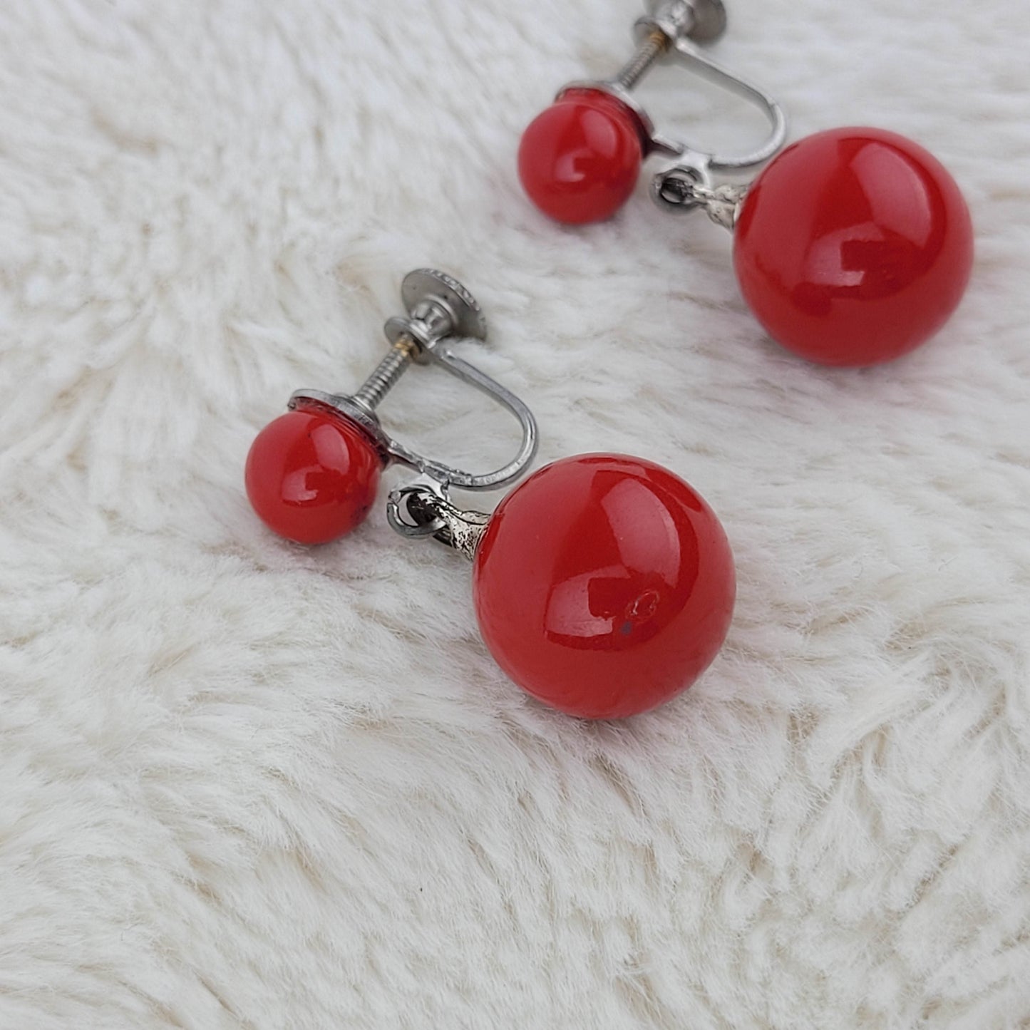 1950's Cherry Red Bead Dangle Screwback Earrings