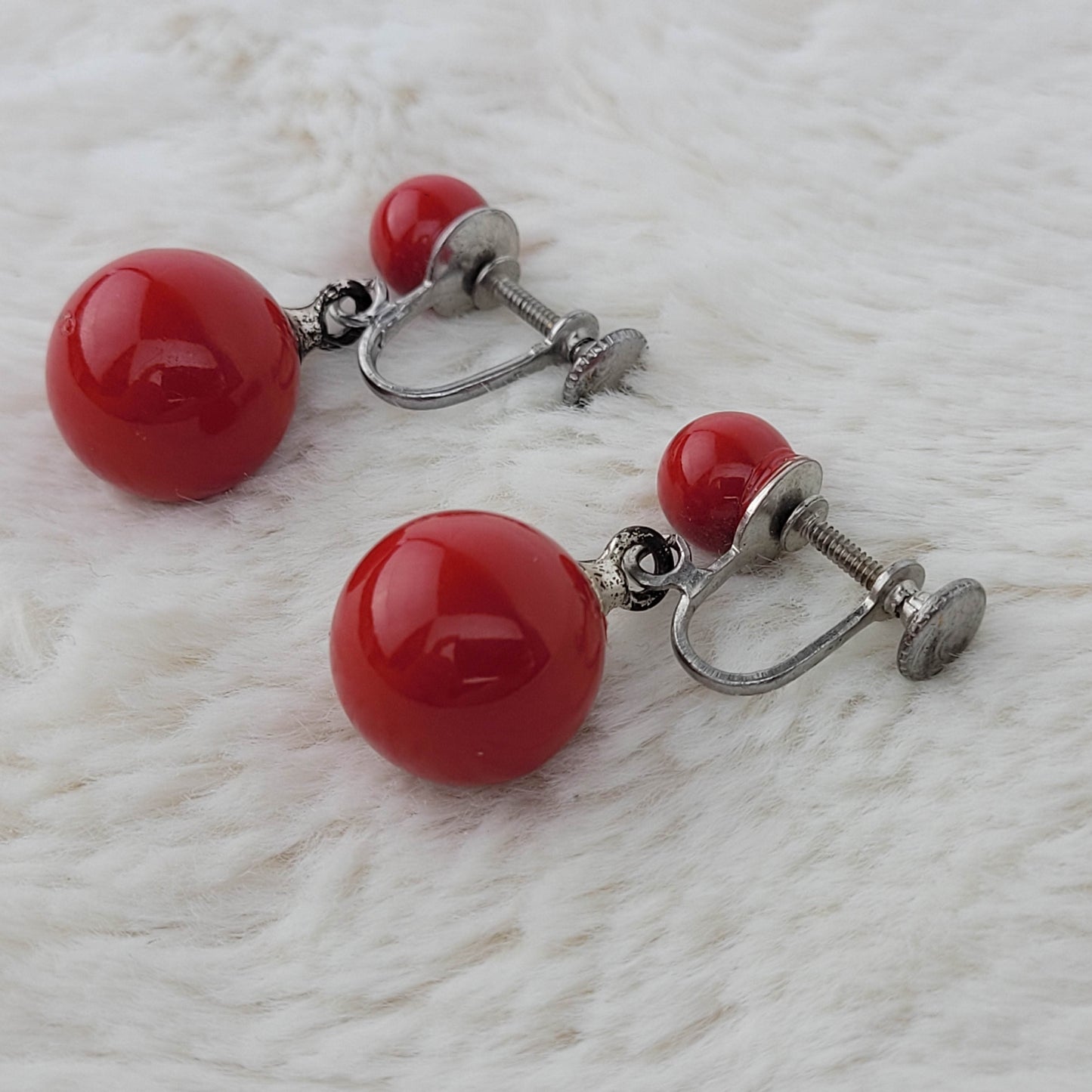 1950's Cherry Red Bead Dangle Screwback Earrings