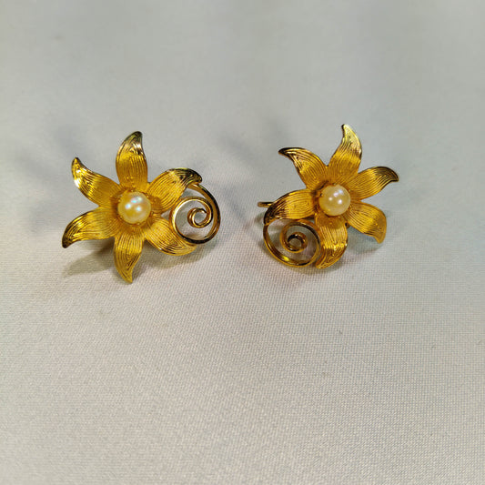 1970's Gold Tone Tone Metal Flower Clip Earrings with a Pearl Bead Center