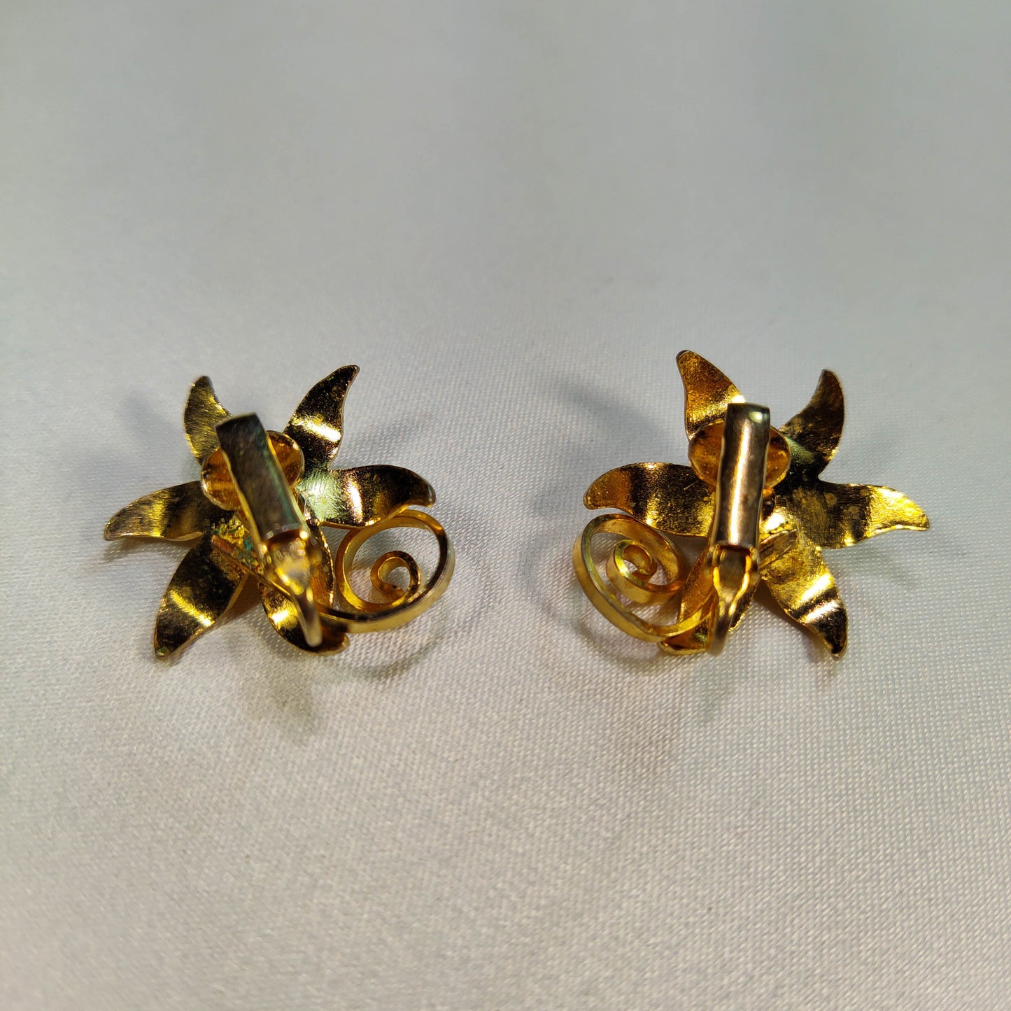 1970's Gold Tone Tone Metal Flower Clip Earrings with a Pearl Bead Center