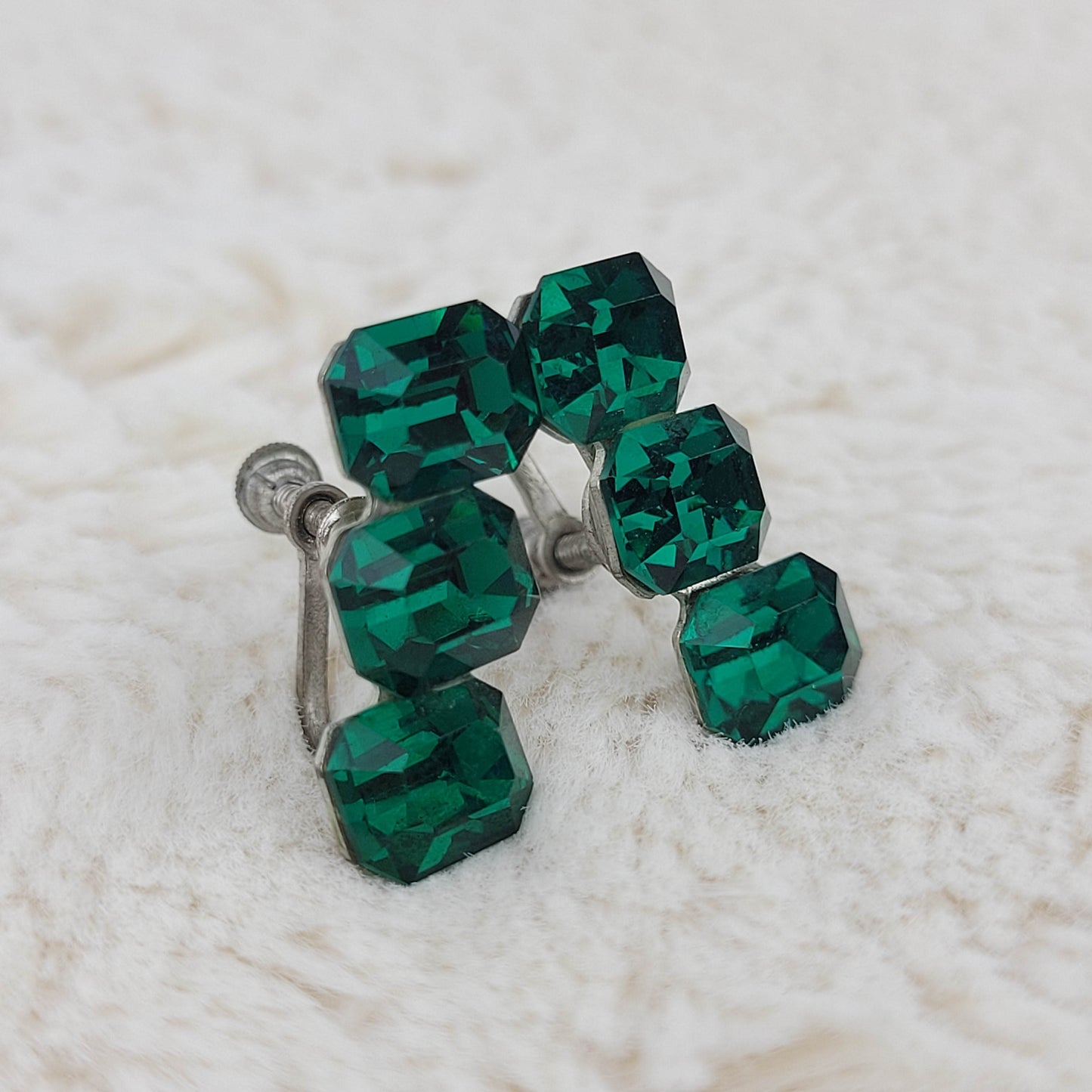 1950's Single Row Emerald Green Rhinestone Screwback Earrings