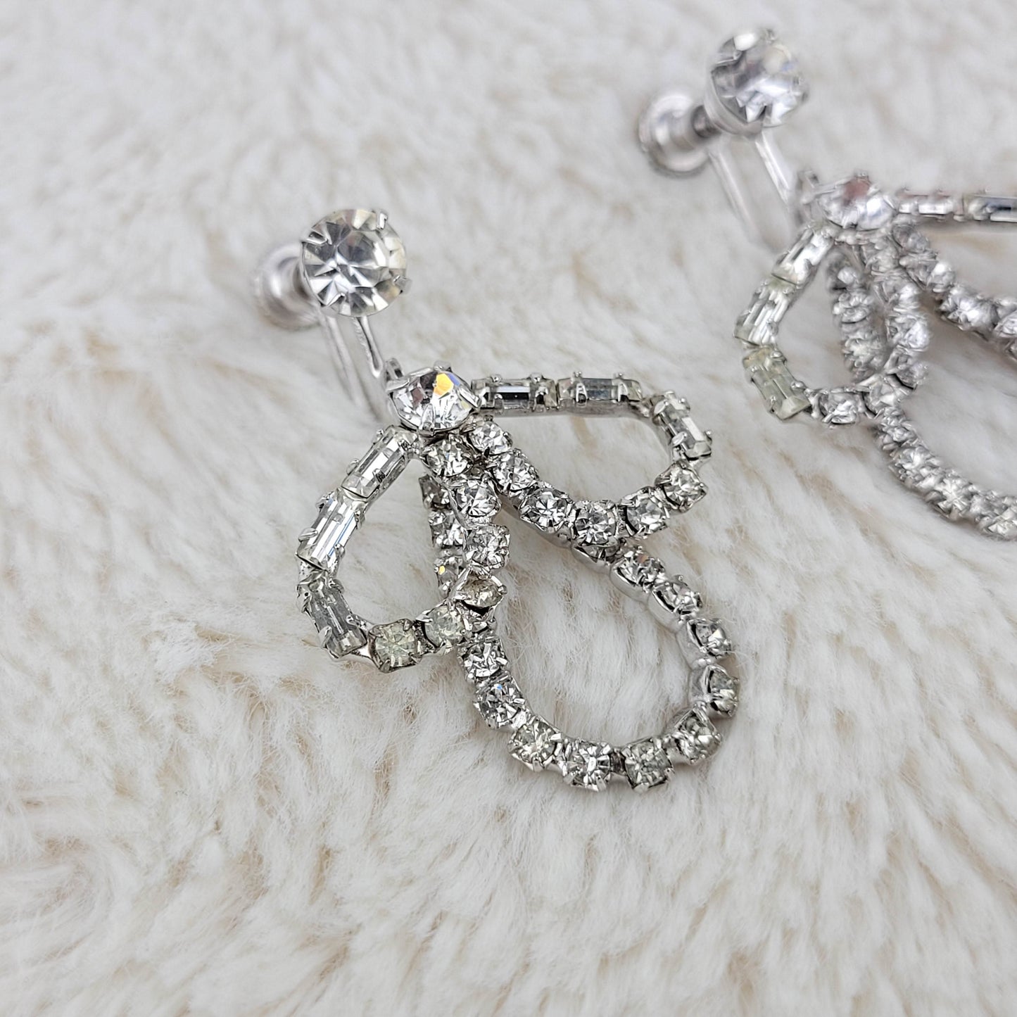 1950 Clear Rhinestone Loop Dangle Screwback Earrings