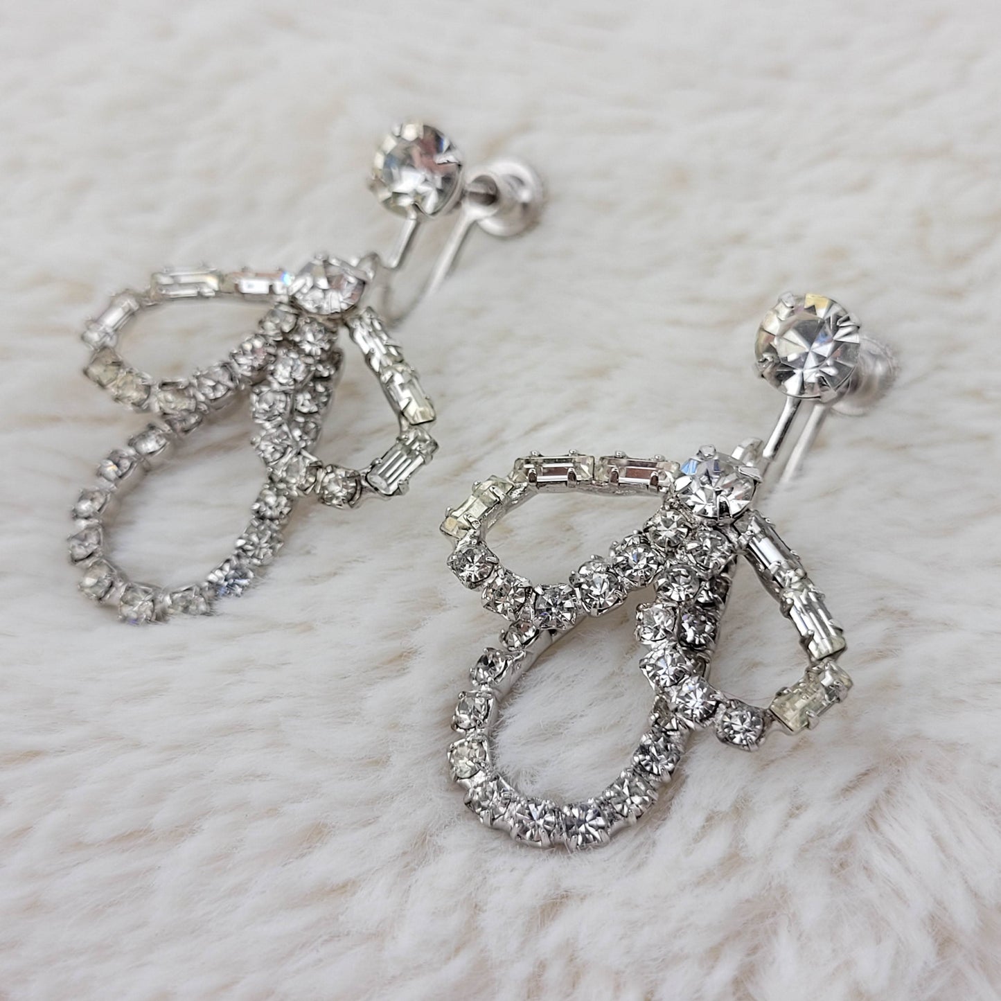 1950 Clear Rhinestone Loop Dangle Screwback Earrings