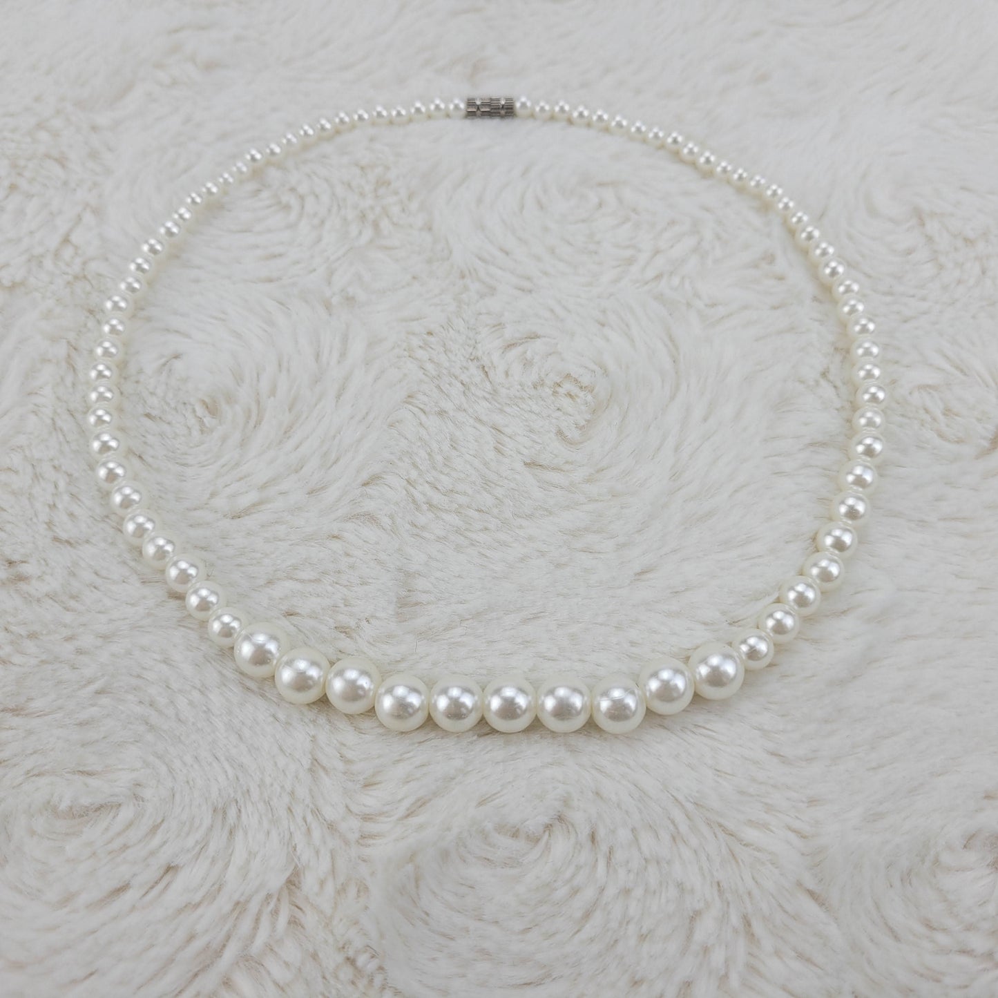 1950's Cosmetic Pearl Single Strand Necklace