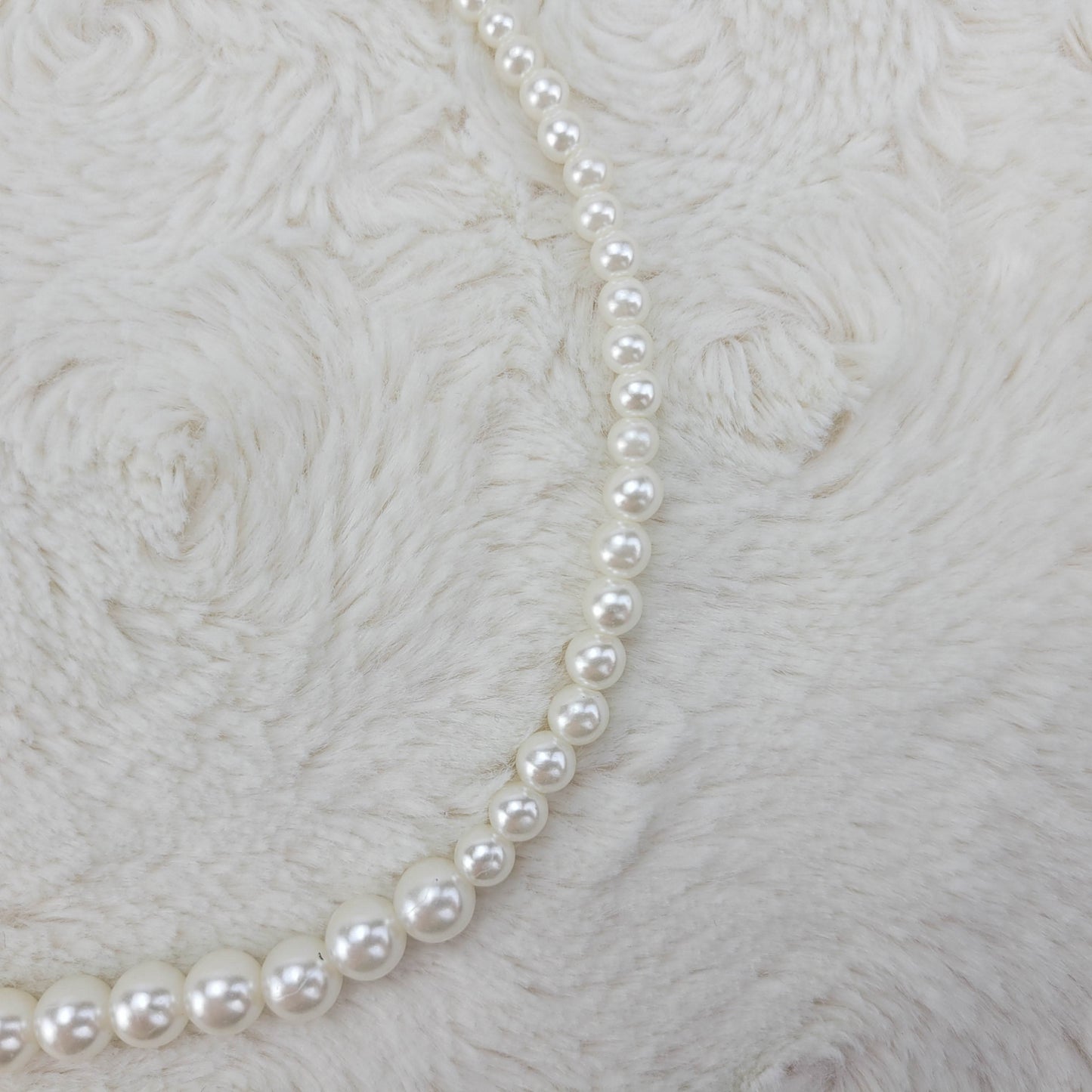 1950's Cosmetic Pearl Single Strand Necklace