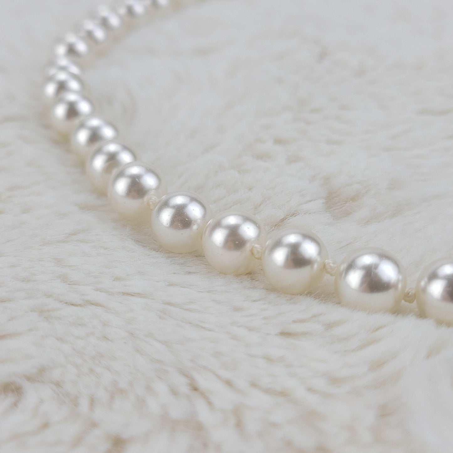 1960's Single Strand White Pearl Bead Necklace