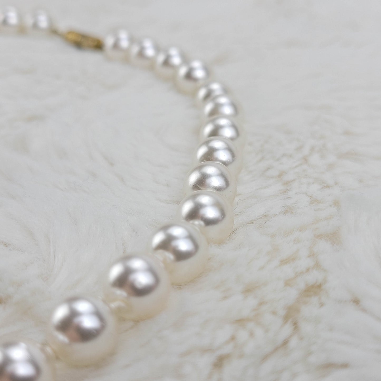 1960's Single Strand White Pearl Bead Necklace