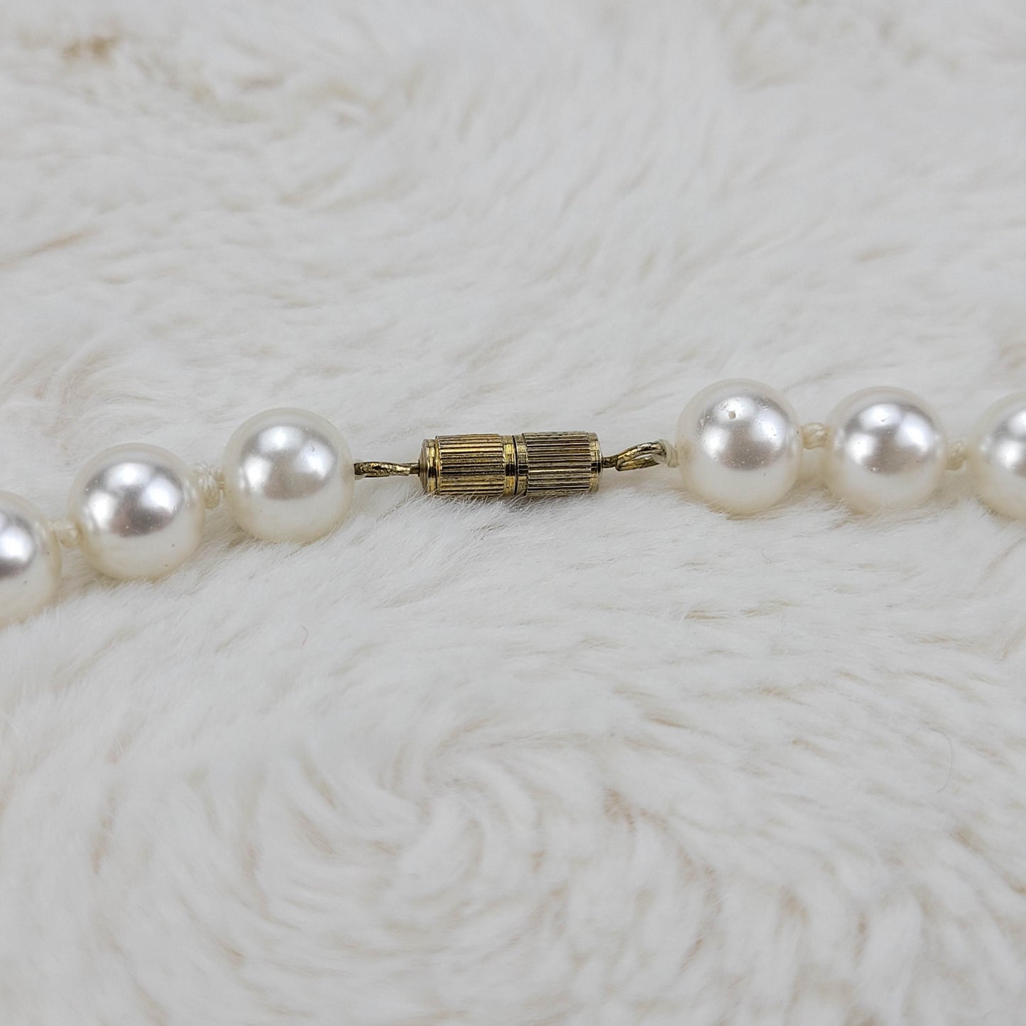 1960's Single Strand White Pearl Bead Necklace