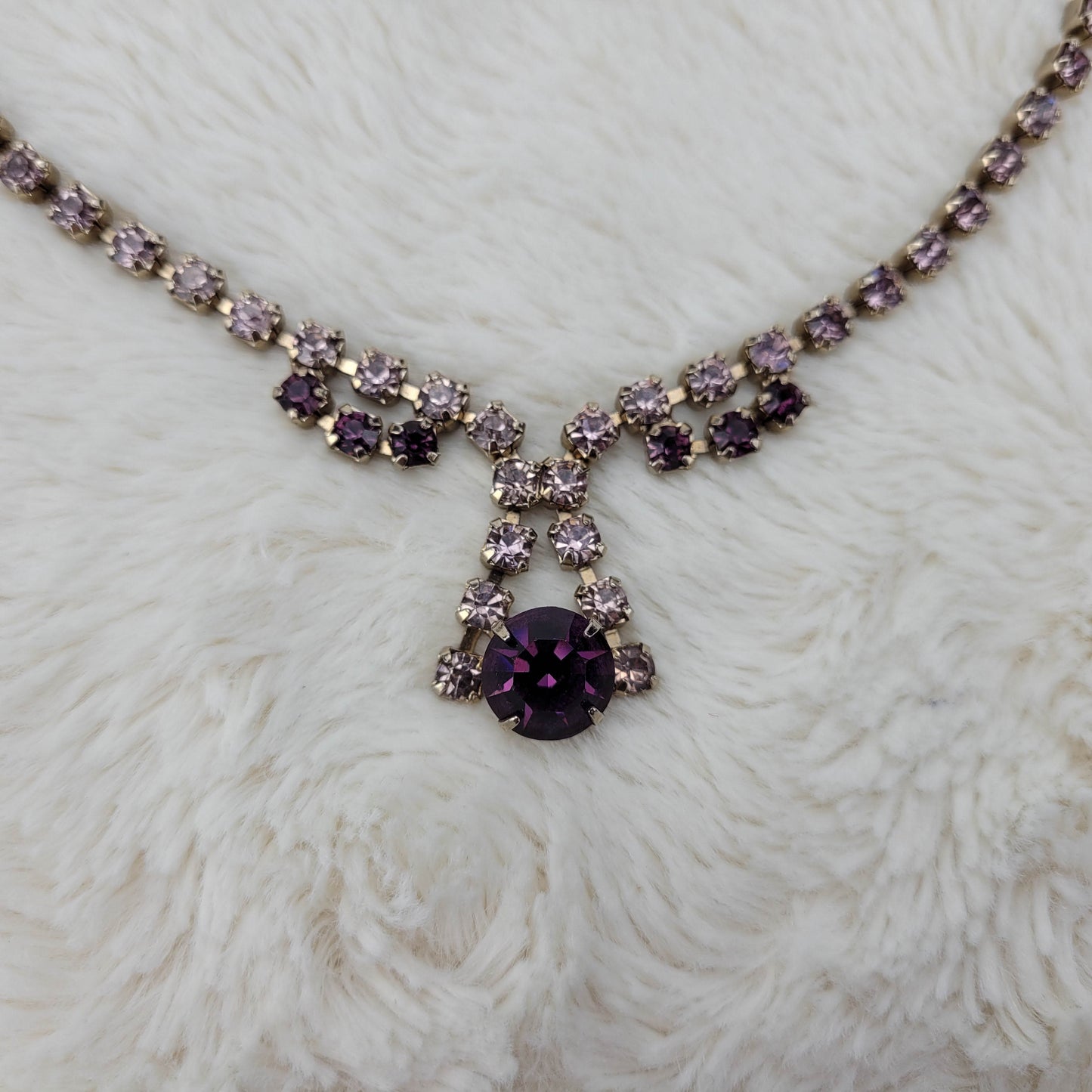 1950's Single Row Purple Rhinestone Rhinestone Pendant Necklace