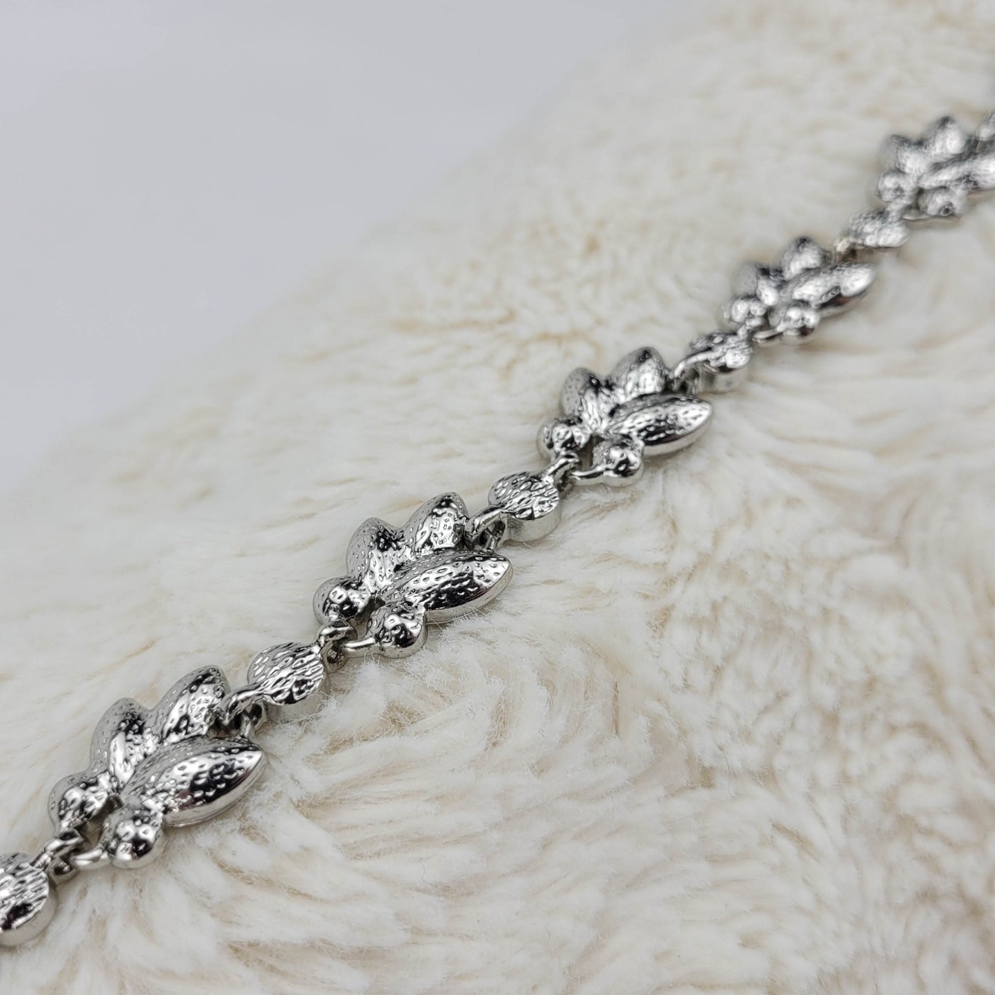 1950's Rhinestone and Frost Bead Leaf Chain Necklace