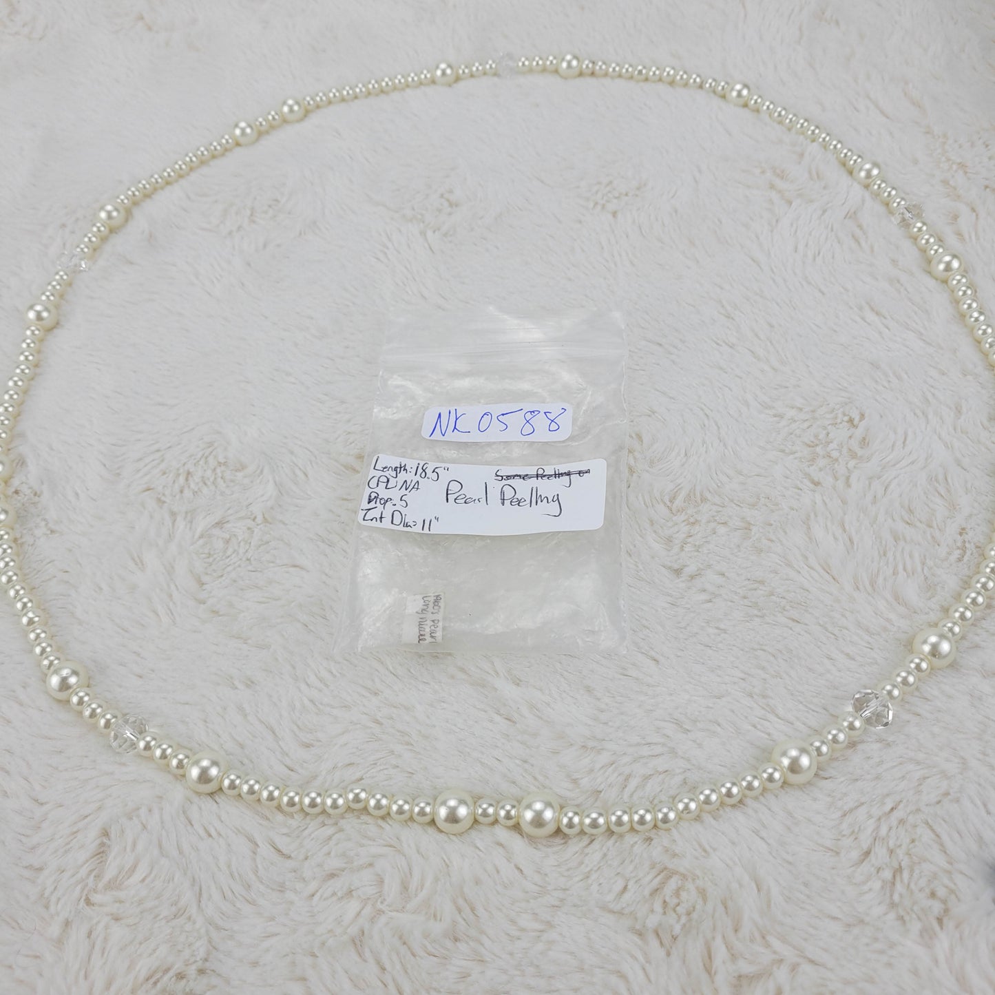 1950s Vintage Necklace with a Single String of Large and Small Alternating Pearl Beads