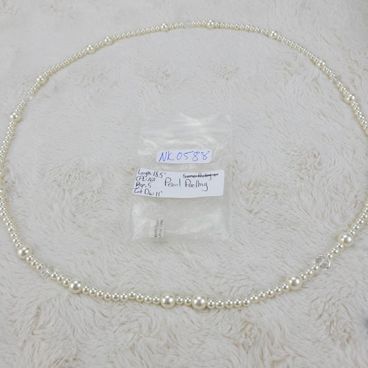 1950s Vintage Necklace with a Single String of Large and Small Alternating Pearl Beads