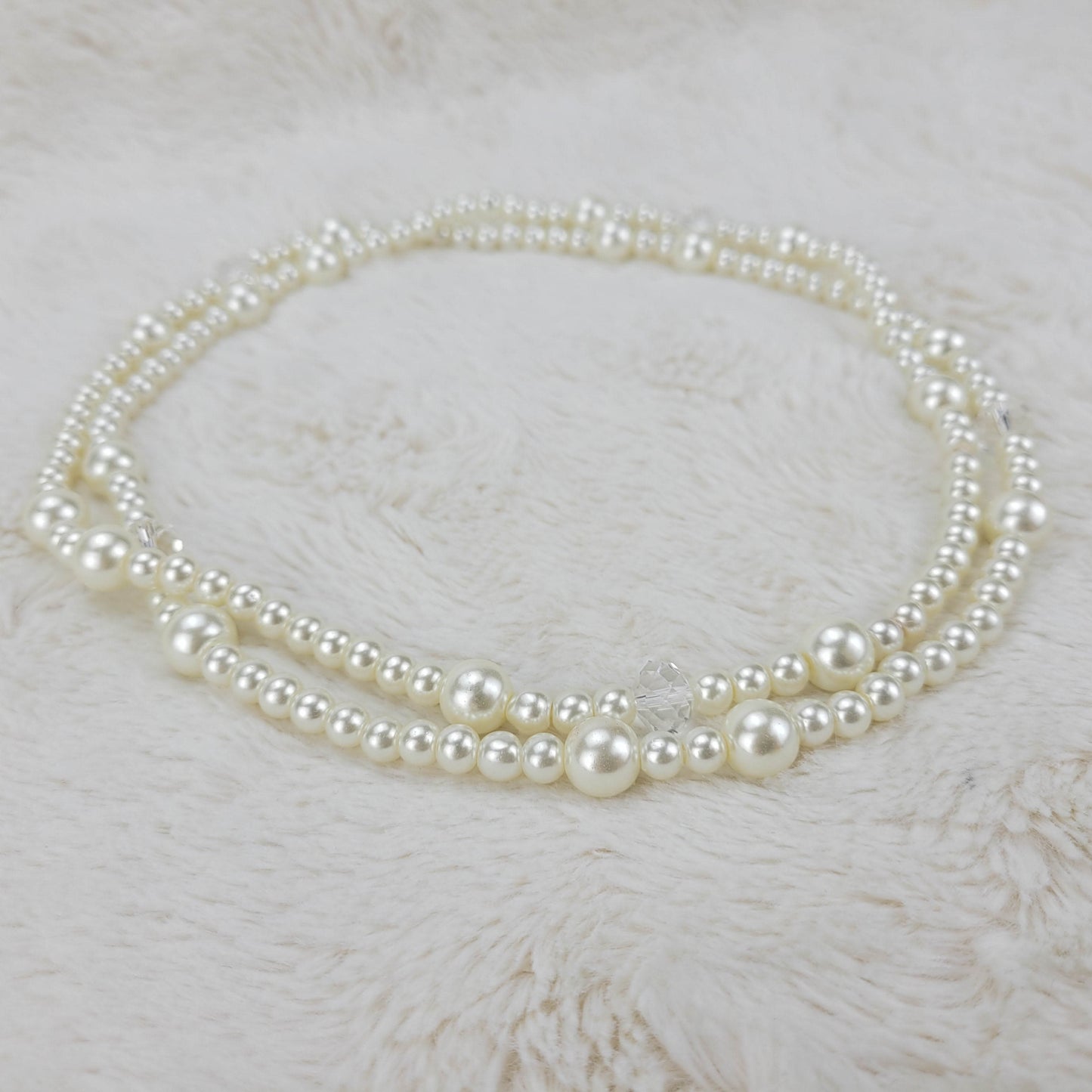 1950s Vintage Necklace with a Single String of Large and Small Alternating Pearl Beads