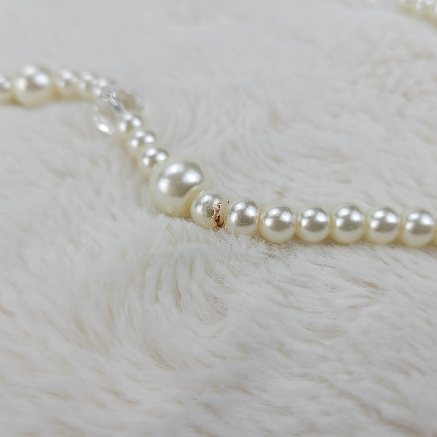 1950s Vintage Necklace with a Single String of Large and Small Alternating Pearl Beads