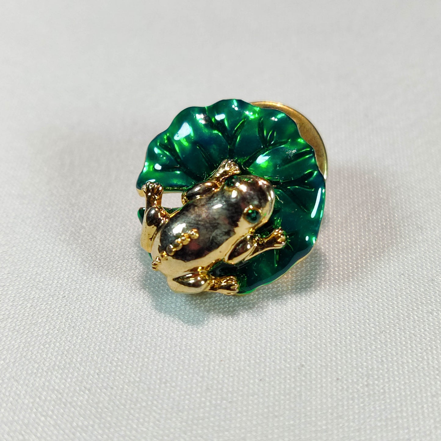 1950's Gold Tone Frog on a Lilli Pad Tie Tack