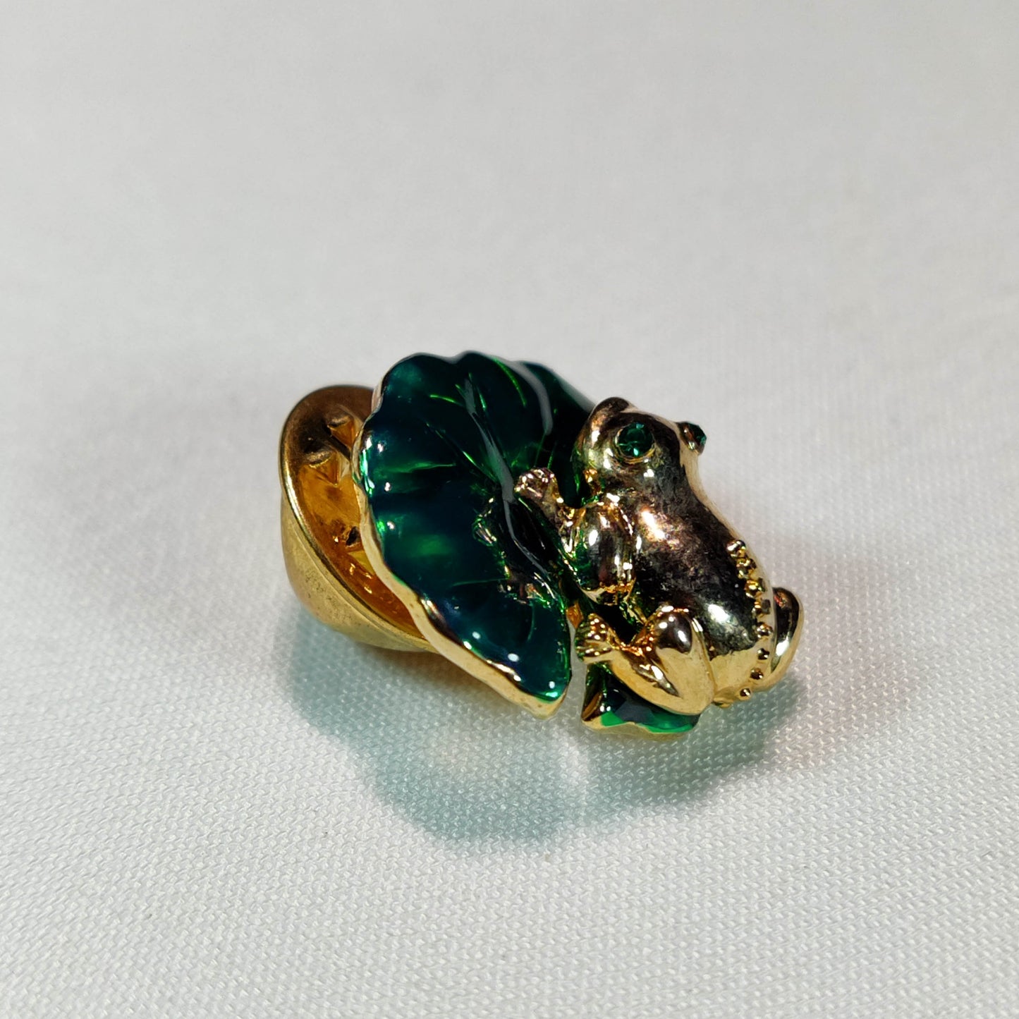 1950's Gold Tone Frog on a Lilli Pad Tie Tack